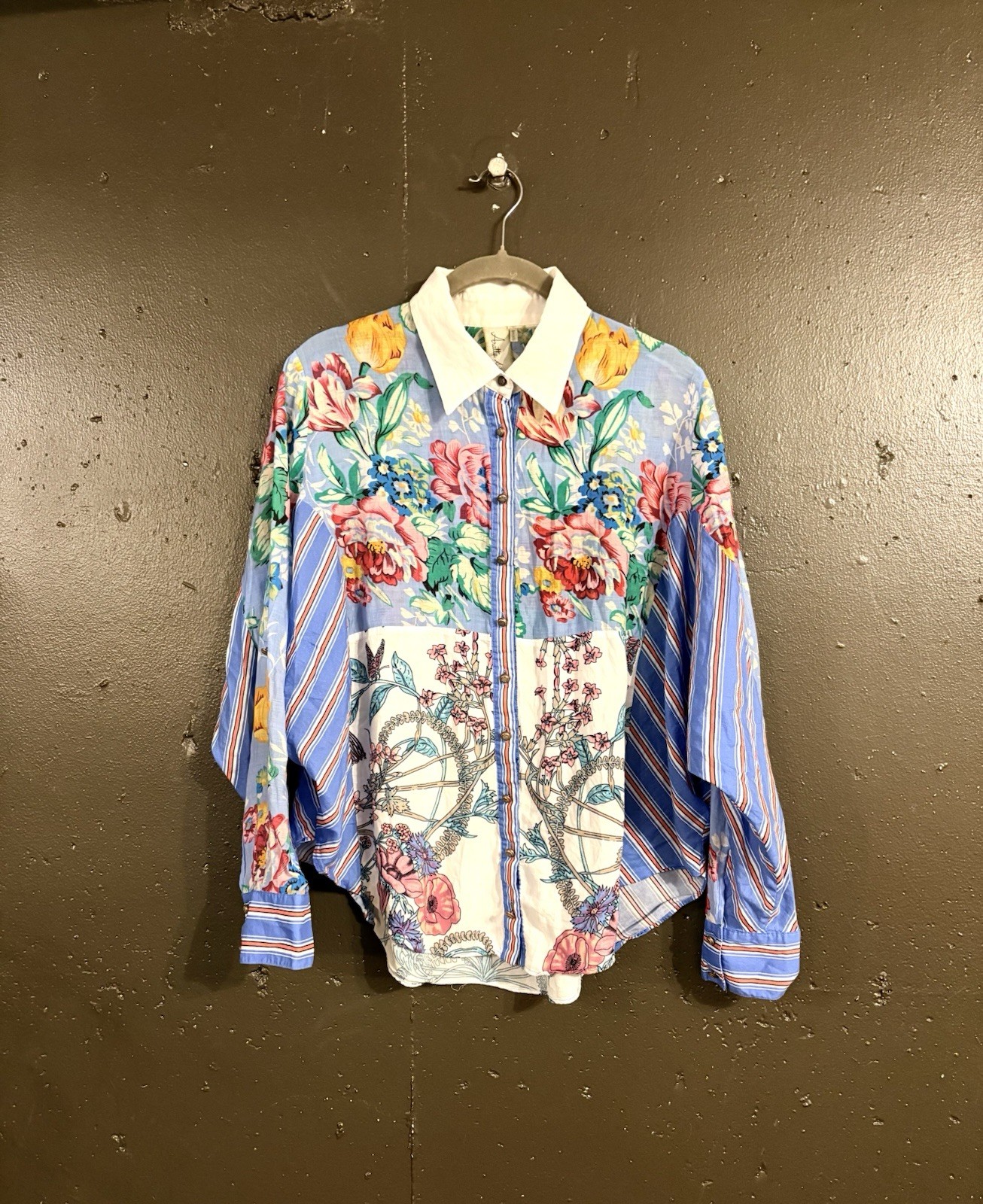 Darling EUC Aratta Silent Journey Floral Multi Pattern Blouse Top Size Small