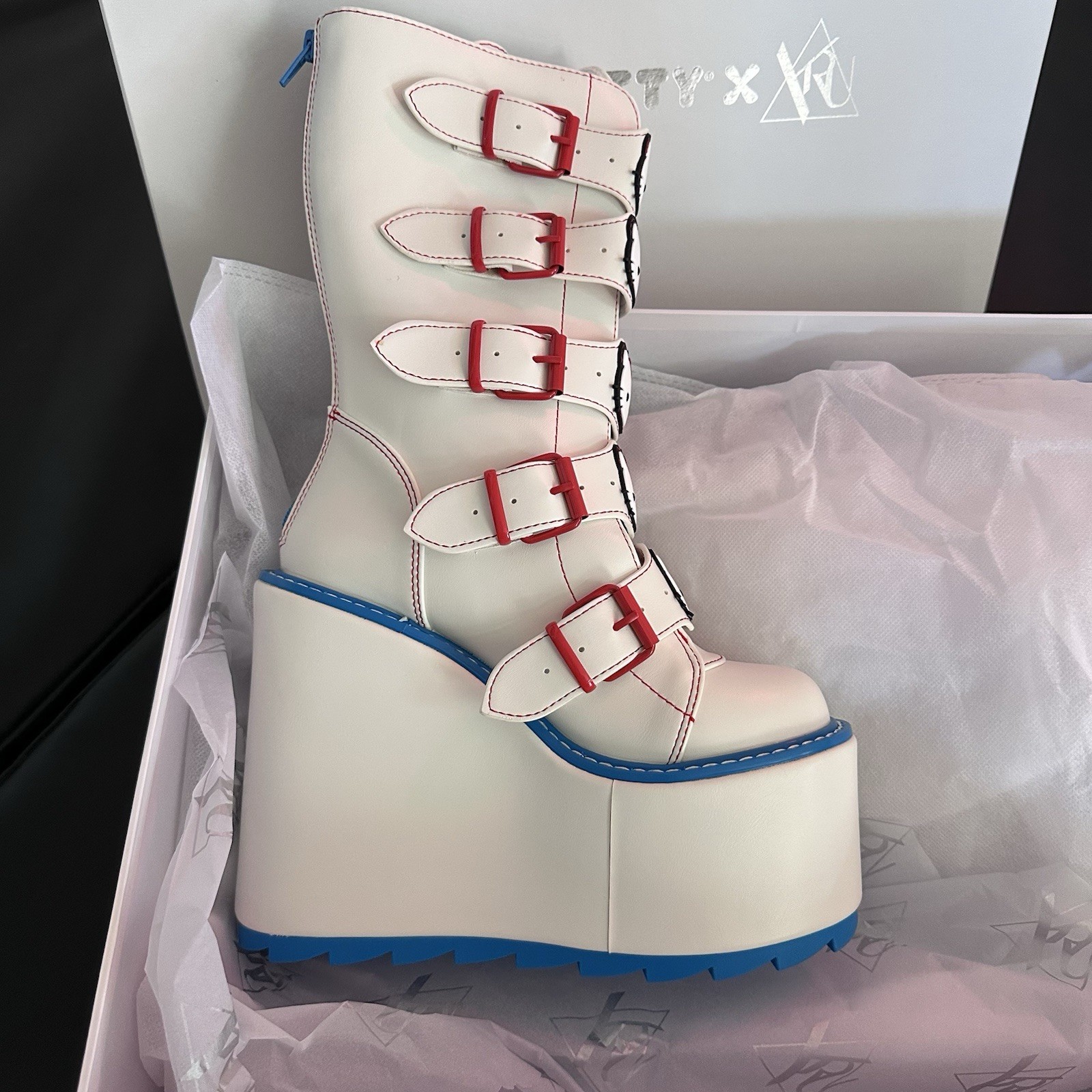 YRU x Hello Kitty Dune Platform Boots White Red Blue Women’s Size 6 New In Box