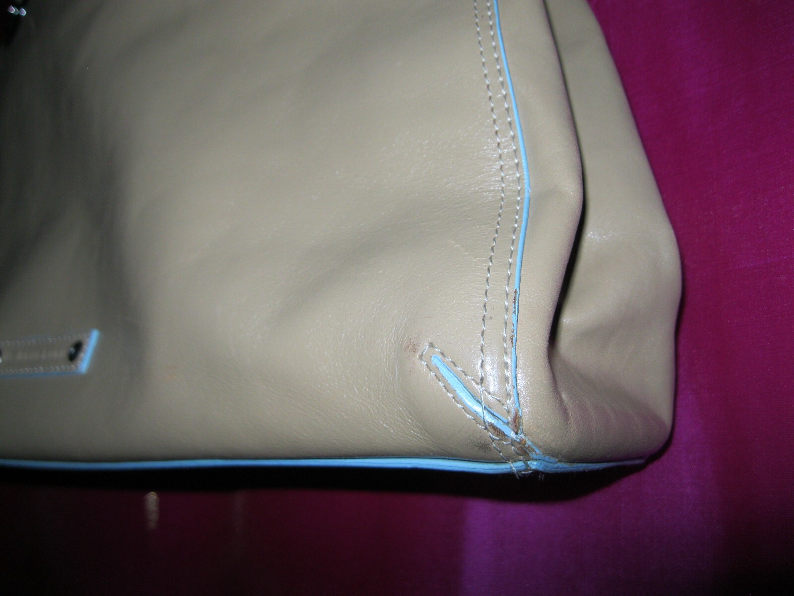 ANNE KLEIN TAN LEATHER HANDBAG, NEW, W/ 2 ZIPPERED POCKETS & LT. BLUE TRIM