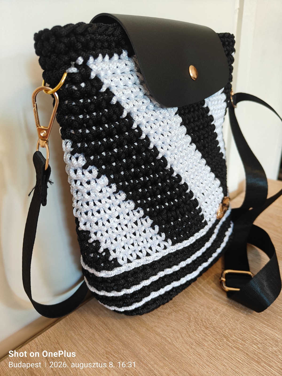 Handmade Crochet Crossbody Bag – Black & Light Gray Geometric Pattern