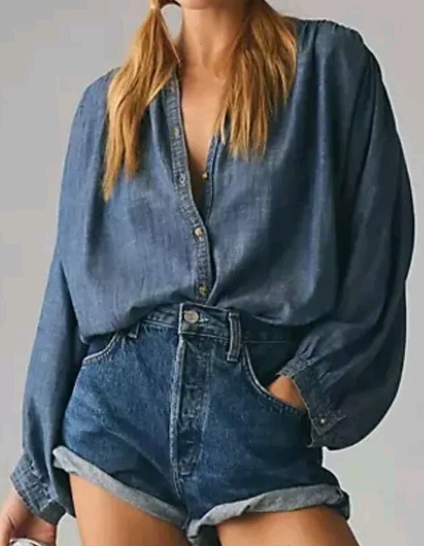 SMALL – Pilcro By ANTHROPOLOGIE The Sidney Batwing Chambrey Blouse