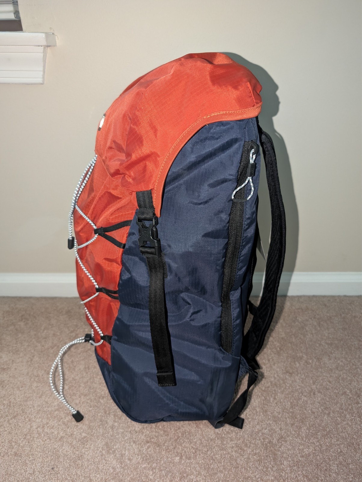 NWT Victorinox Altmont Active Lightweight Captop Backpack, Orange/Navy, 26L
