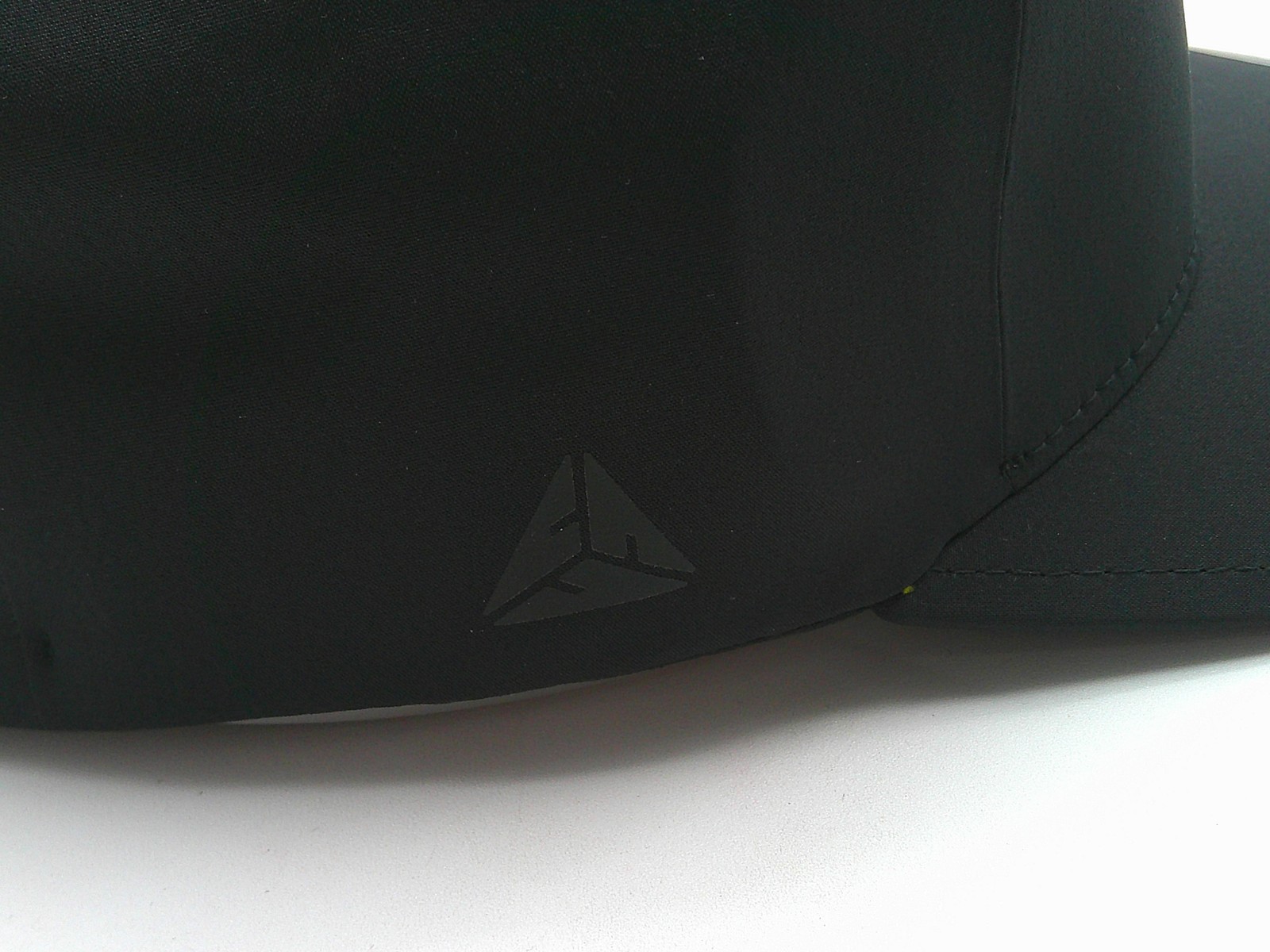 Flexfit Delta Hat Cap Fitted Mens Small Medium Black Performance Tech Athletic