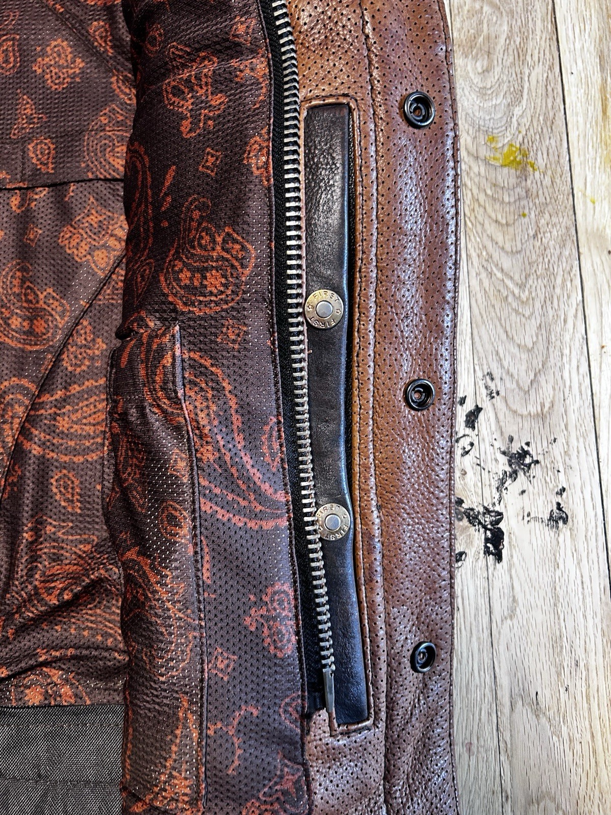 First MFG Co Men’s Leather Vest Size XL Perforated Leather. 2 Tone Brown/black