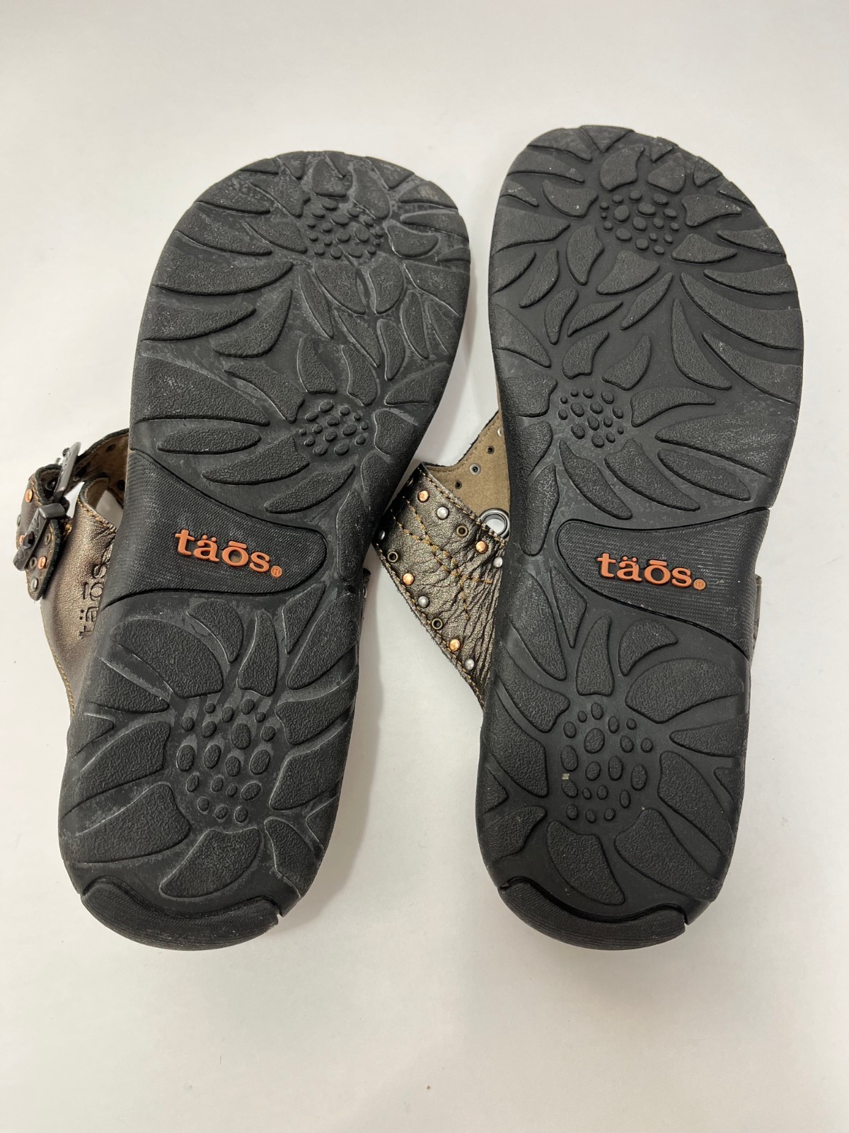 Taos Siren Dark Brown W/metal Accents Sandal Womens US 10 NWOT