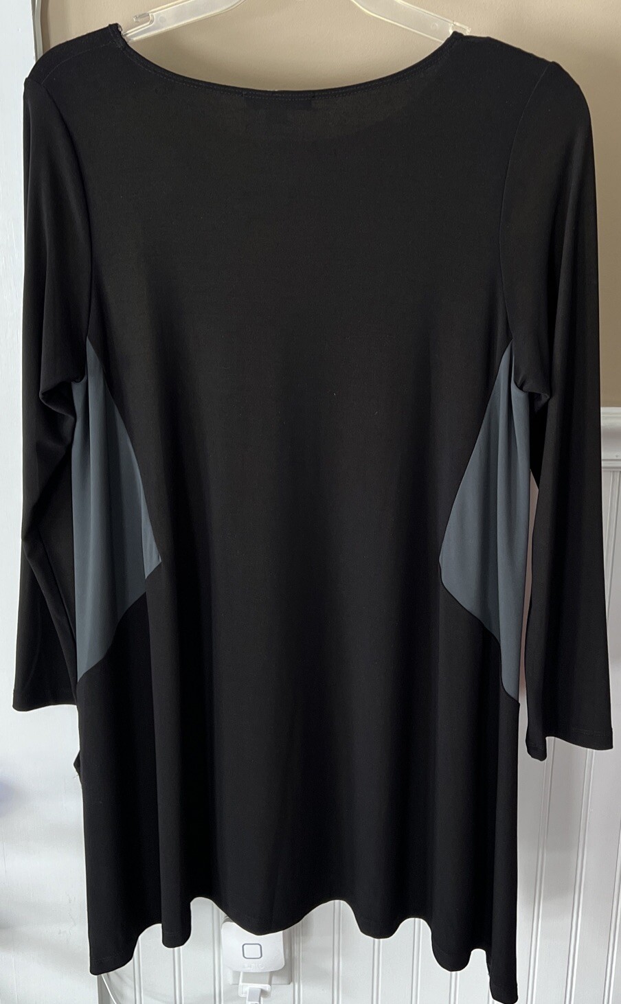 Sun Kim Comfy USA Black With Gray Silky Jersey Asymmetrical Tunic Top L LS