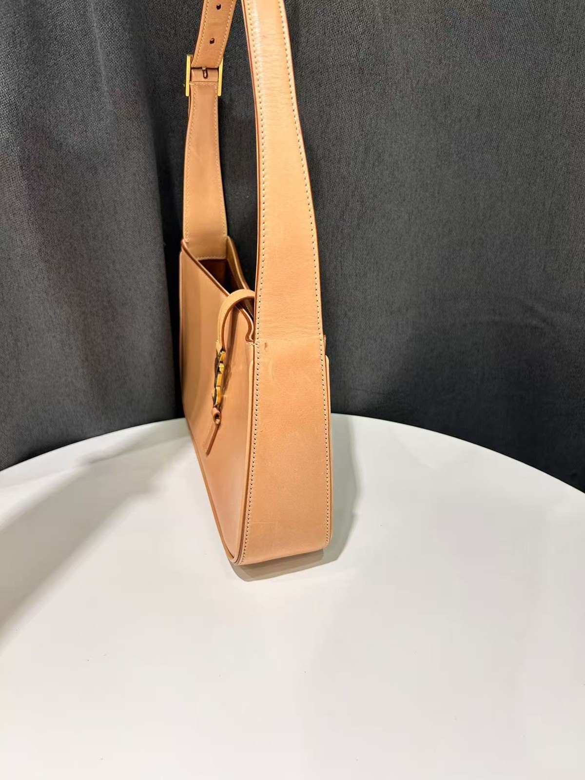 Saint Laurent Medium Milk Tea Leather Le 5 à 7 Hobo Shoulder Bag Made in Italy