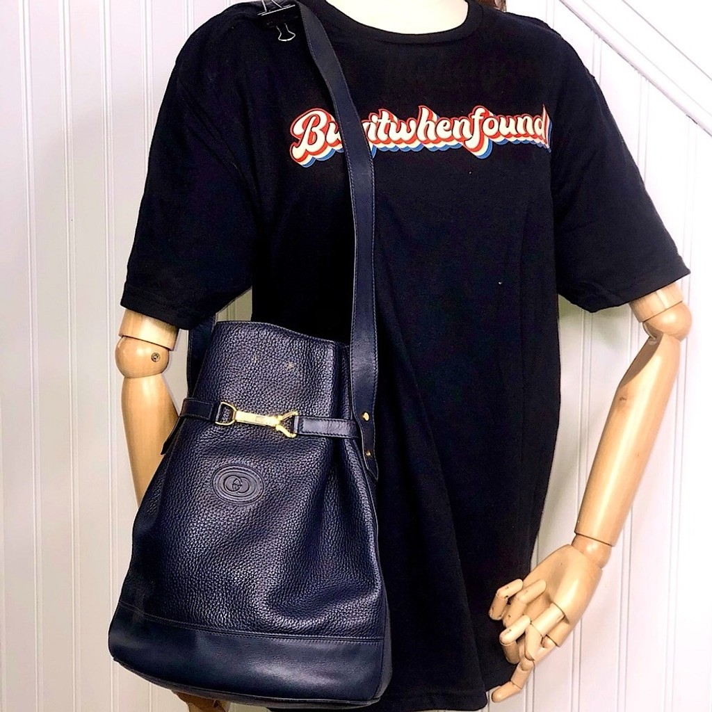 GUCCI Navy Leather Horsebit Bucket Bag Suede Lining Gucci Knight Zip Pull MINT