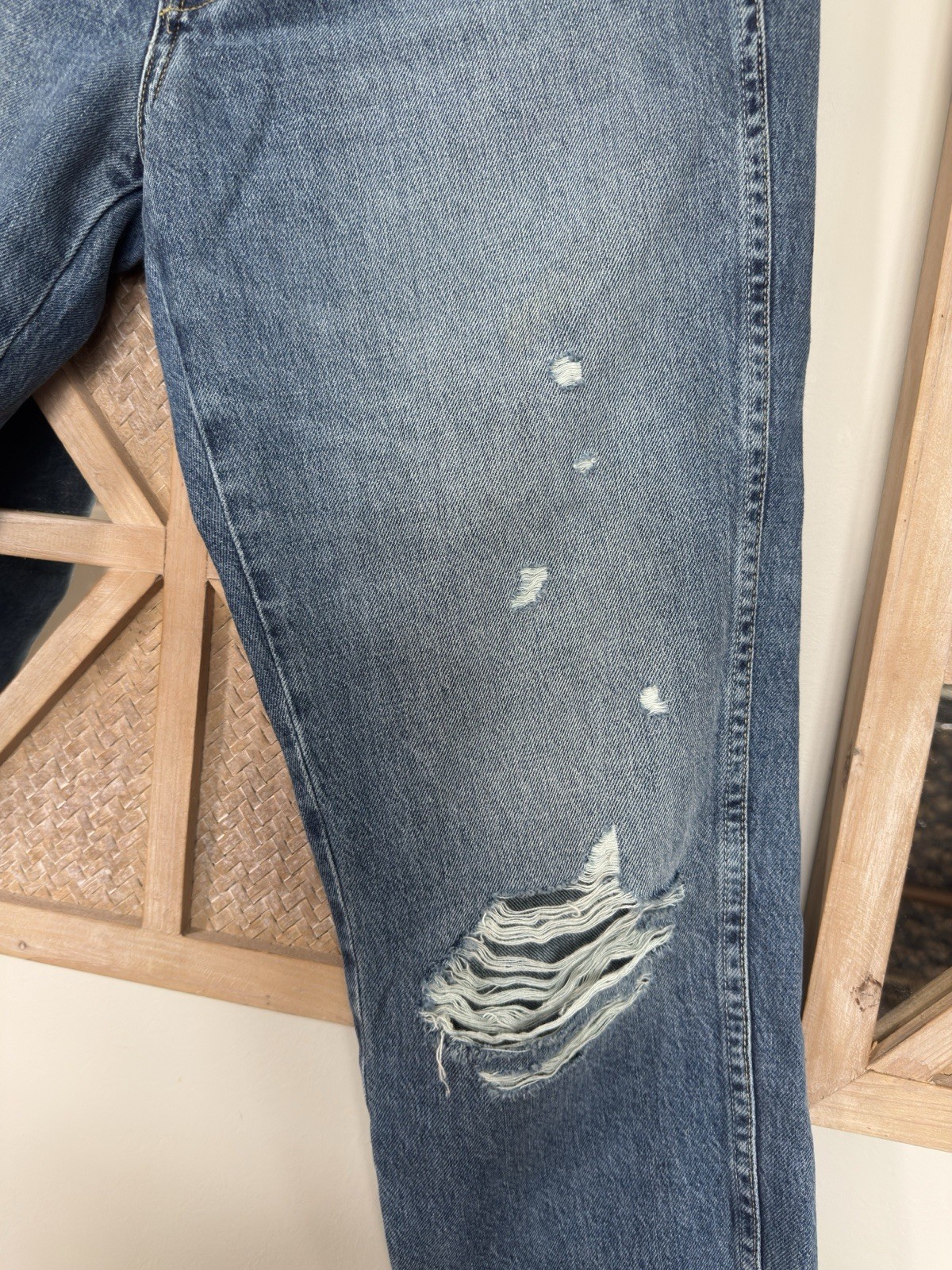 AMO Women’s Blue Medium Wash Distressed Skinny Jeans 100% Cotton Denim Sz 28