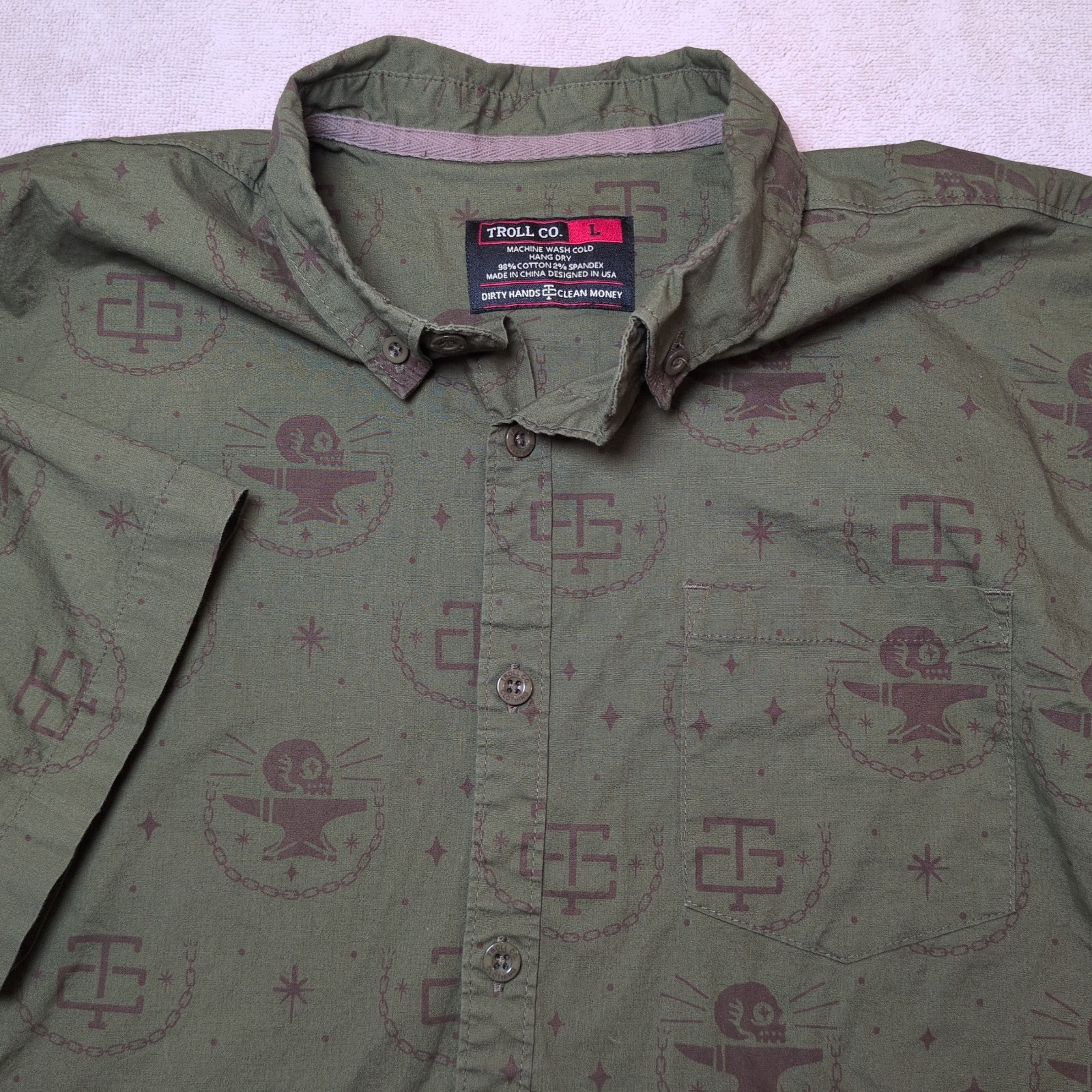 Troll Co Men Short Sleeve Button Down Shirt Sz L Green Skulls Anvil Chain Cotton