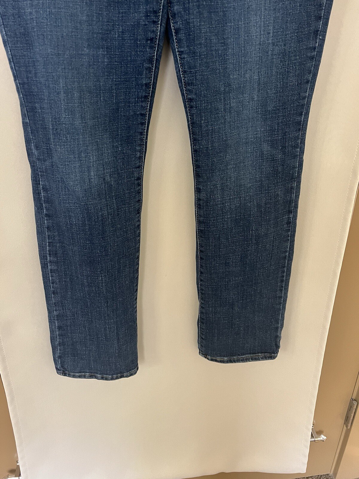 Levi’s Womens 29 Blue Medium Wash Mid Rise Classic Straight Leg Jeans