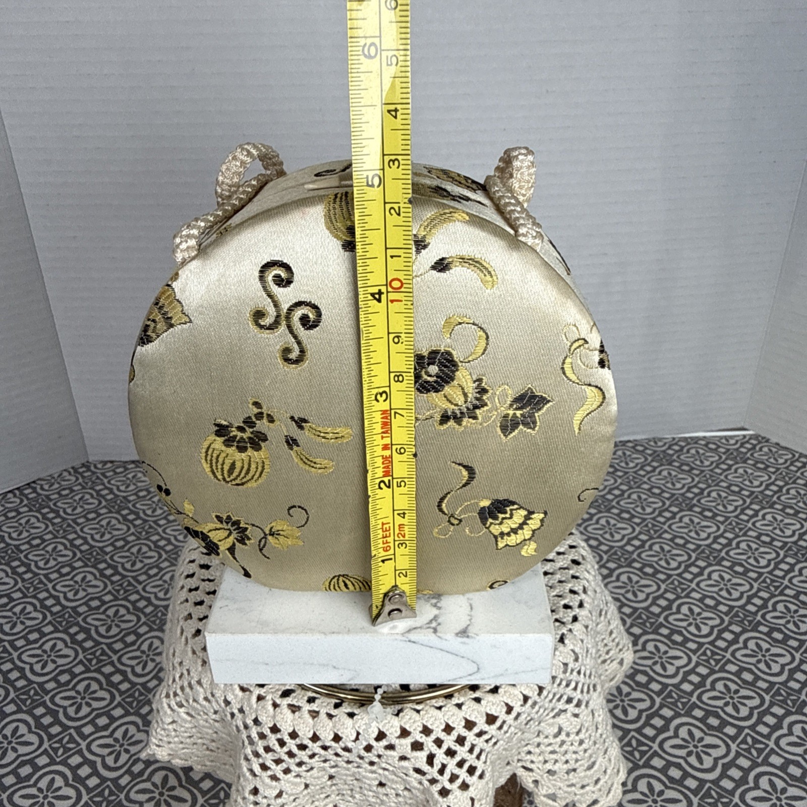 Vintage Embroidered Cream Silk Box Evening Bag, Rare Fashion Gift. See Pictures.