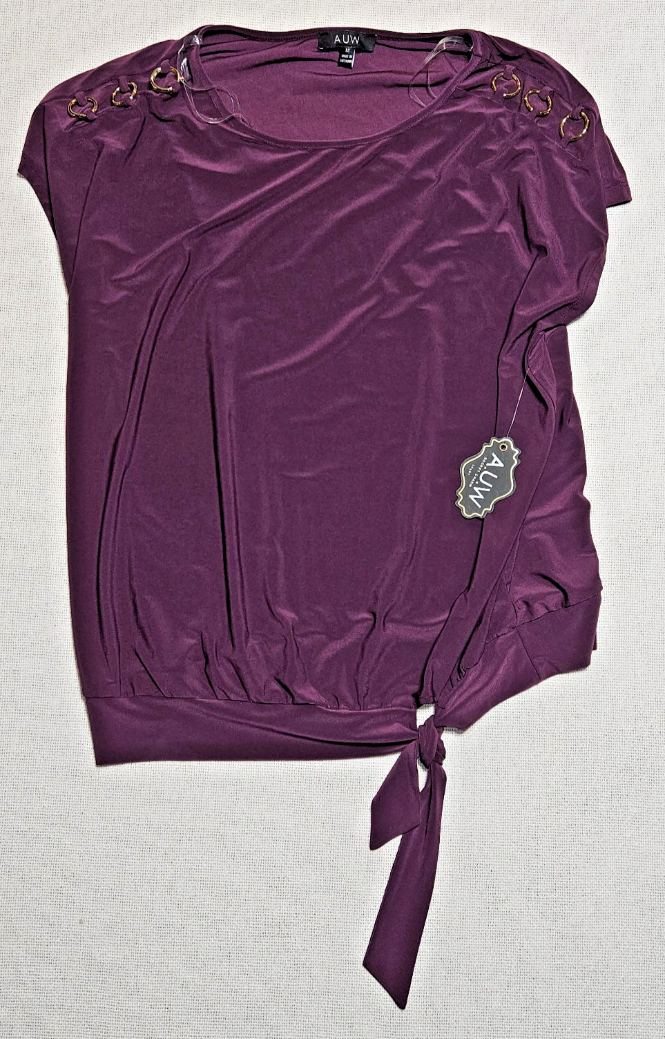 A.U.W. Burgundy Pull Over Blouse Gold Rings Accents Women’s M K1