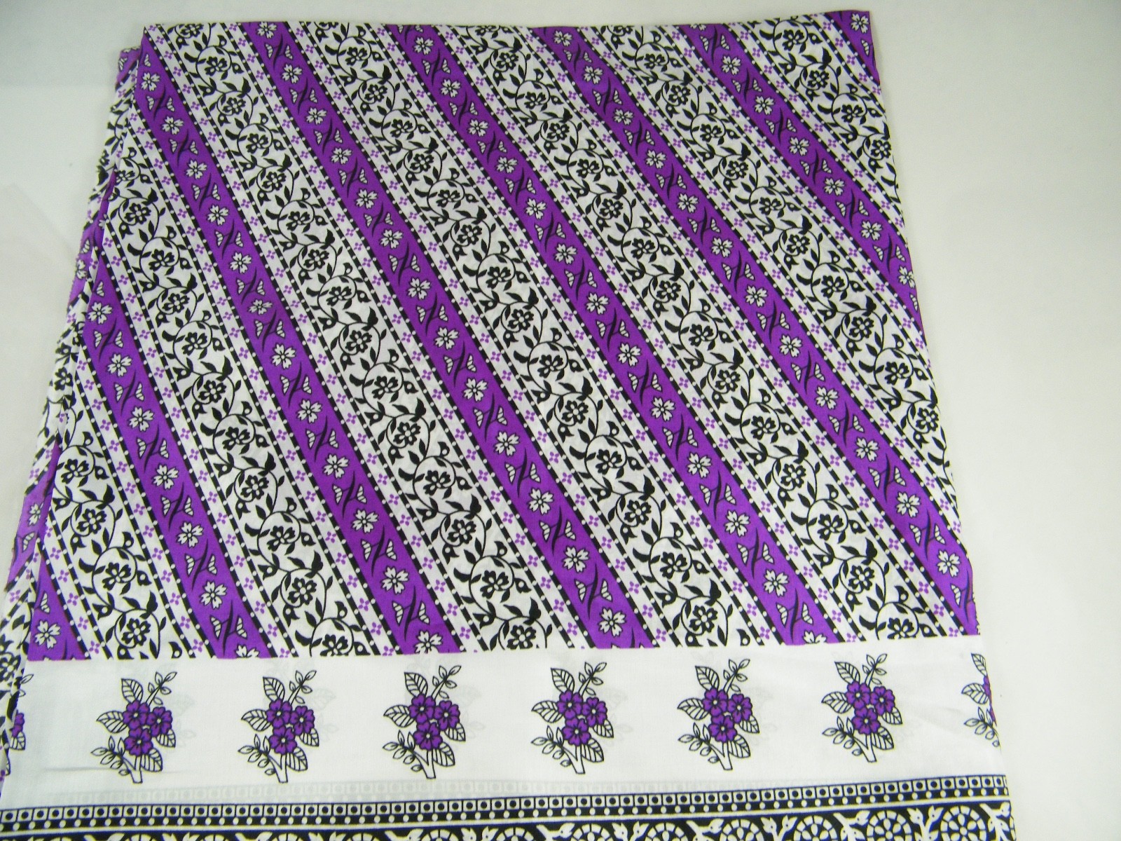 BEAUTIFUL SCREEN PRINTED POLYESTER SAREE PURPLE WITH FLOWER PATTERN