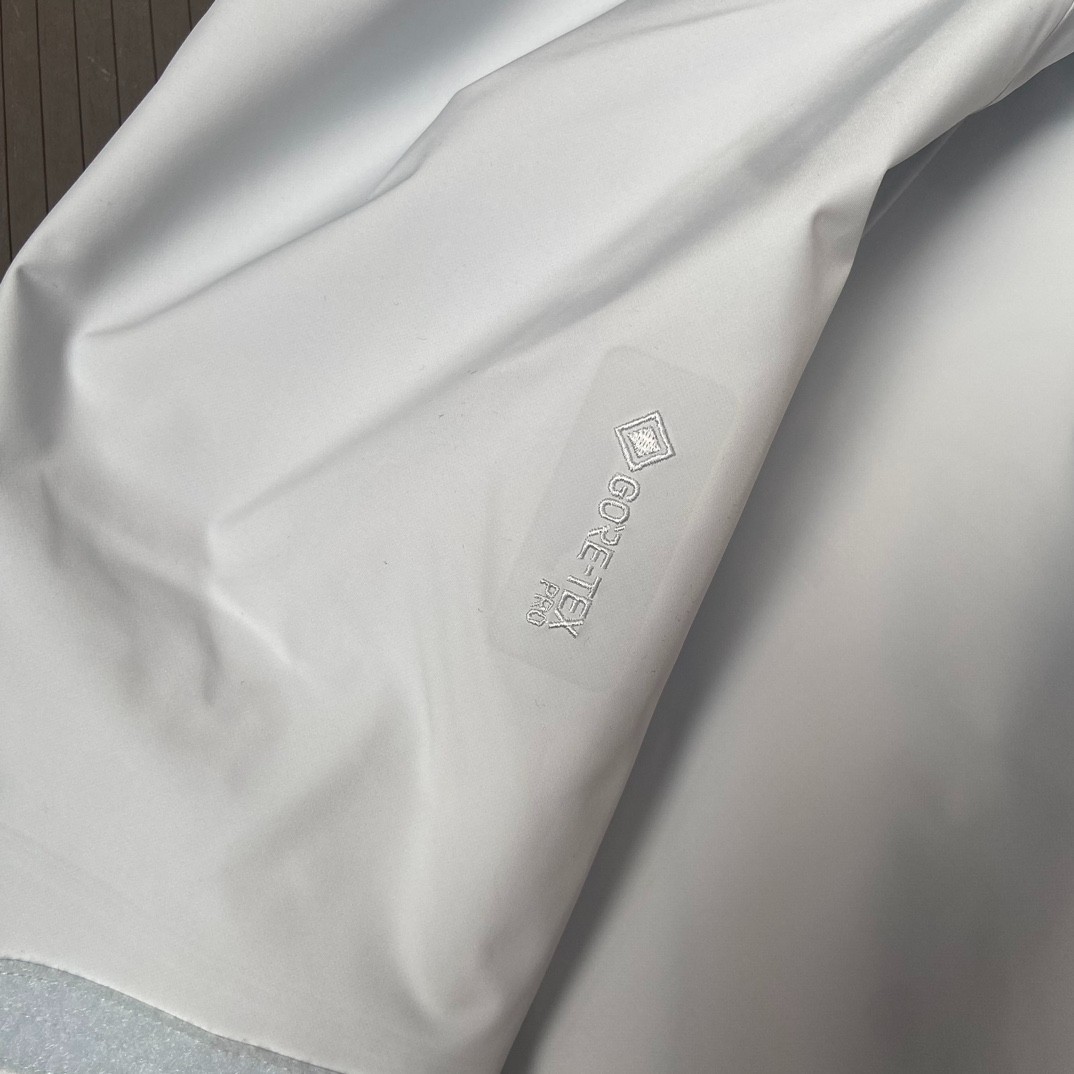 Arcteryx Alpha SV winter Jacket Men’s light Grey ( white) Size XL new
