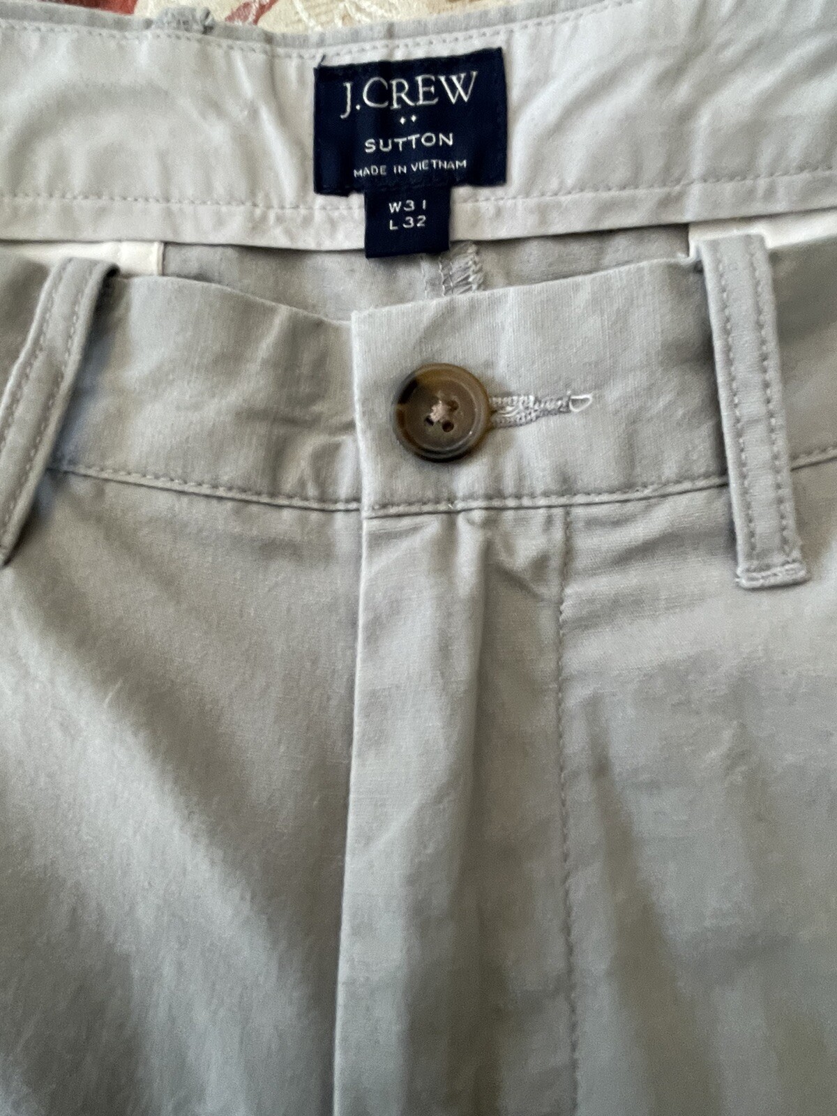 J. Crew The Sutton Chino Pants Men’s Size 31 Gray Khaki Flat Front 31×32 Slacks