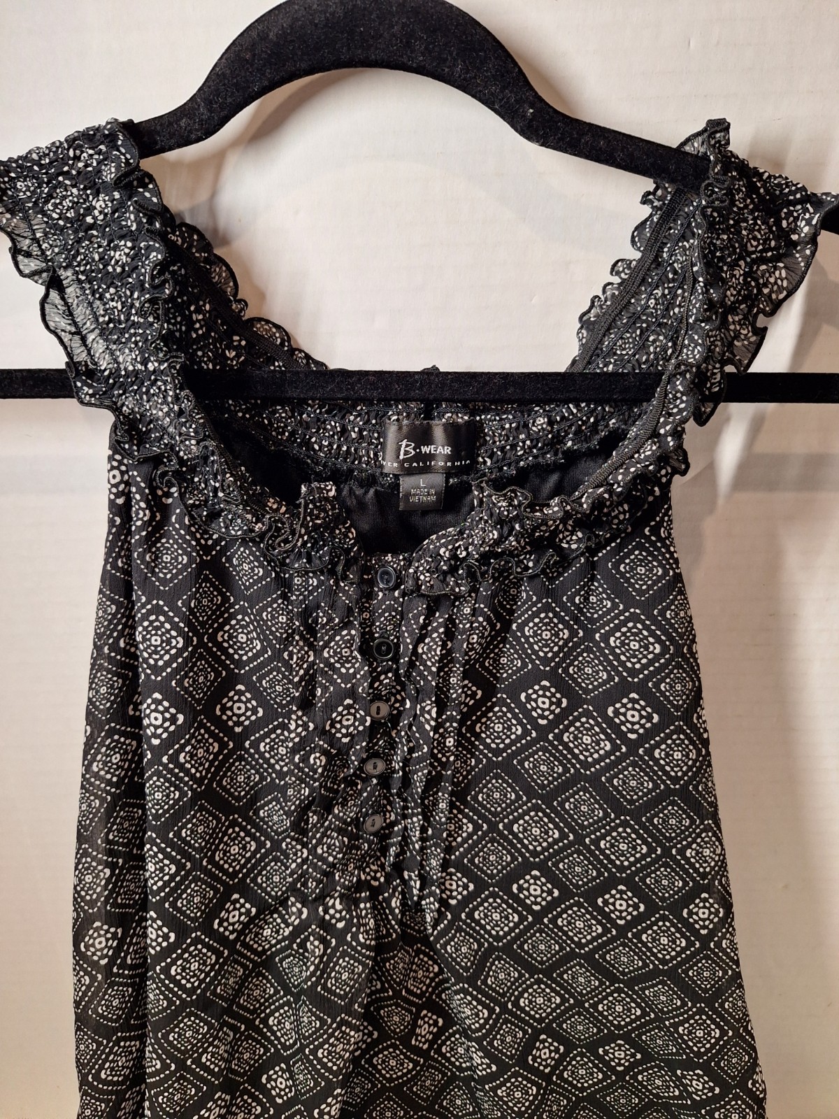 B- Wear Woman’s Sleevless Blouse Size L Lined Polyester