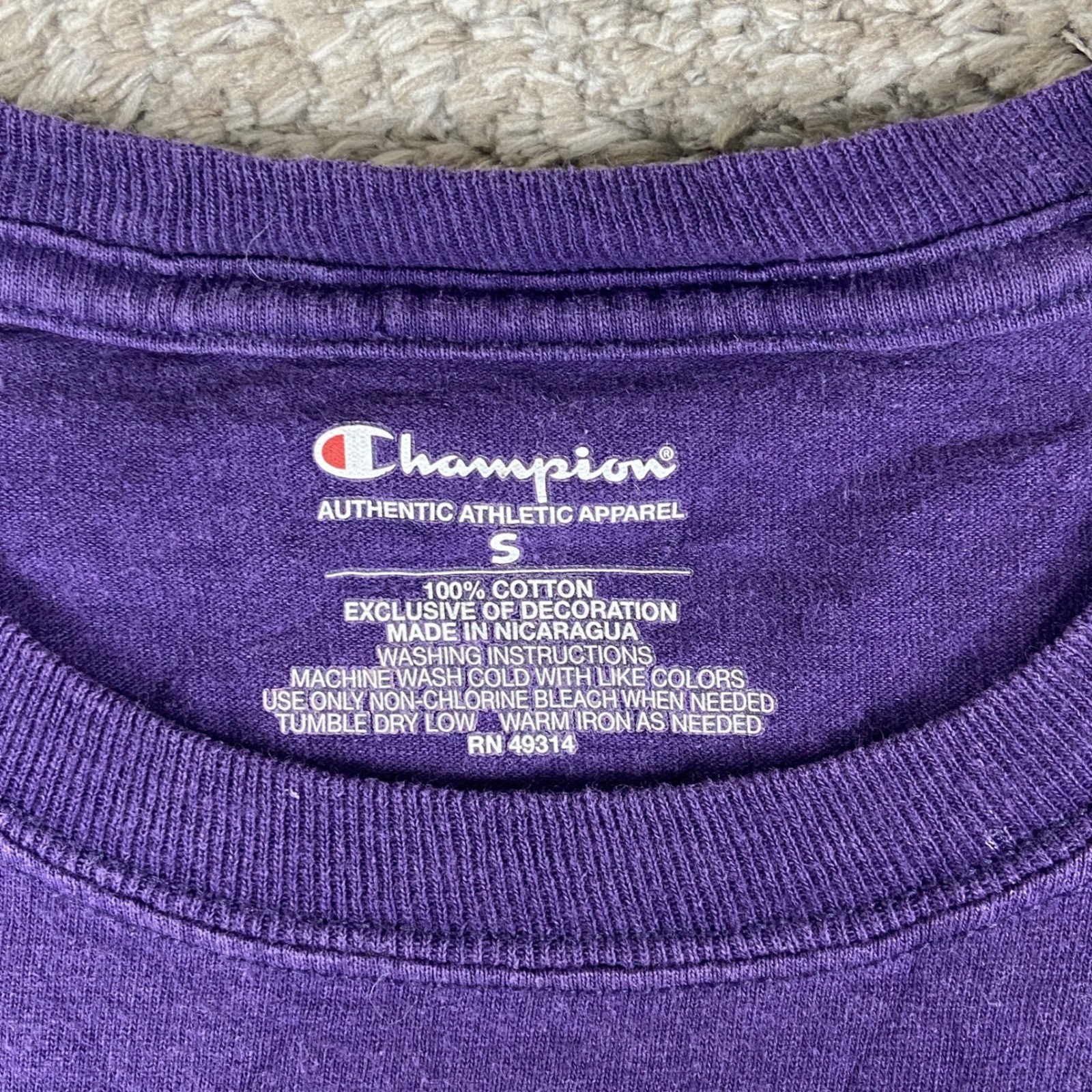 Champion James Madison Dukes Shirt Mens Small Purple Graphic Tee NCAA Collegiate