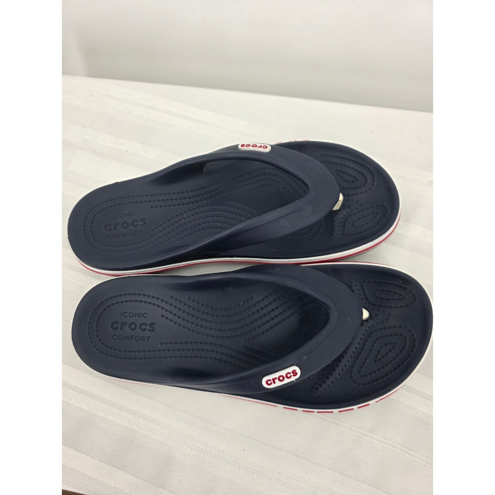 Crocs Bayaband Flip Flops Navy Blue White Red Thong Sandals Womens 9 Mens 7 NWOT