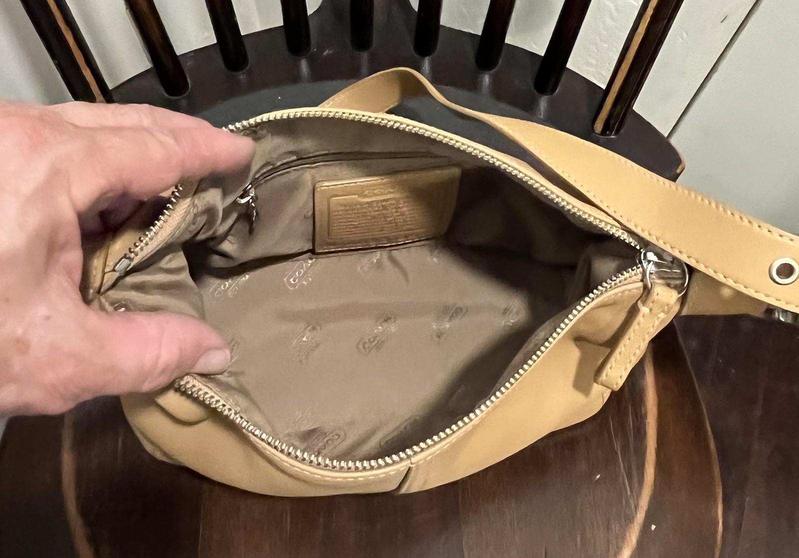 COACH 9564 British Tan Leather Legacy Demi Hobo Shoulder Bag Convertible Strap