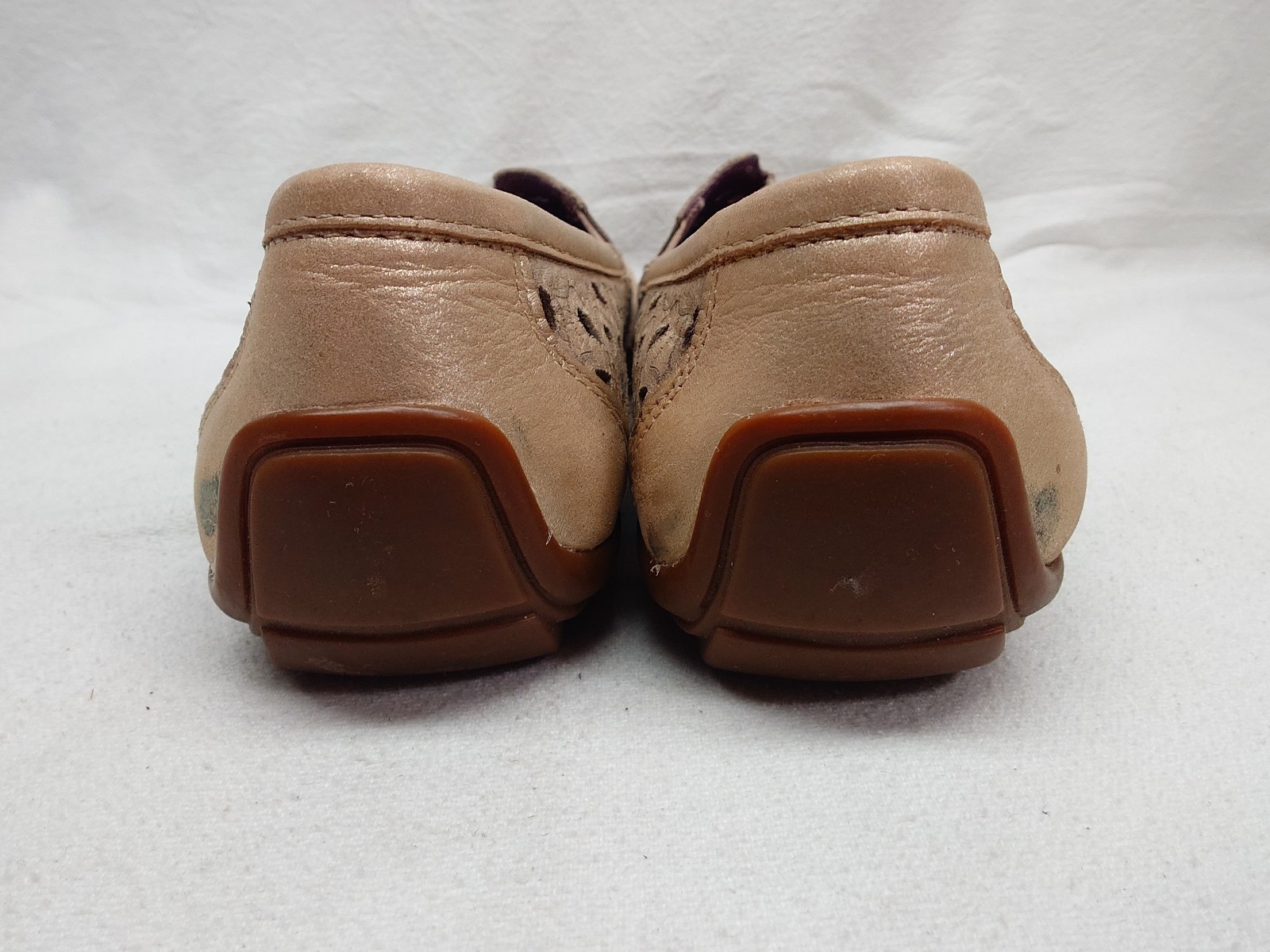 Taos Expose Driving Loafers Size 7 Slip-On Saddle Brown Leather Laser Cut Flats
