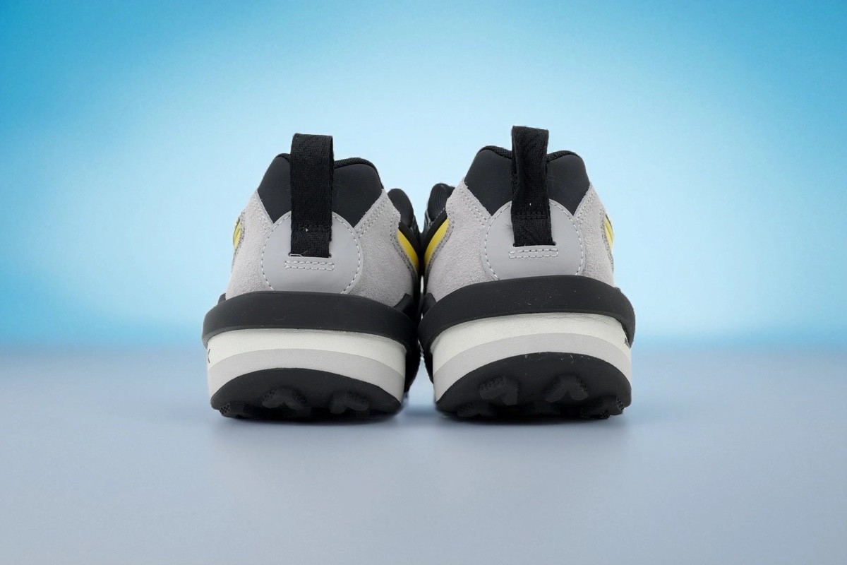 Nike sacai x Zegamadome Matte Silver Tour Yellow Men’s Sneaker