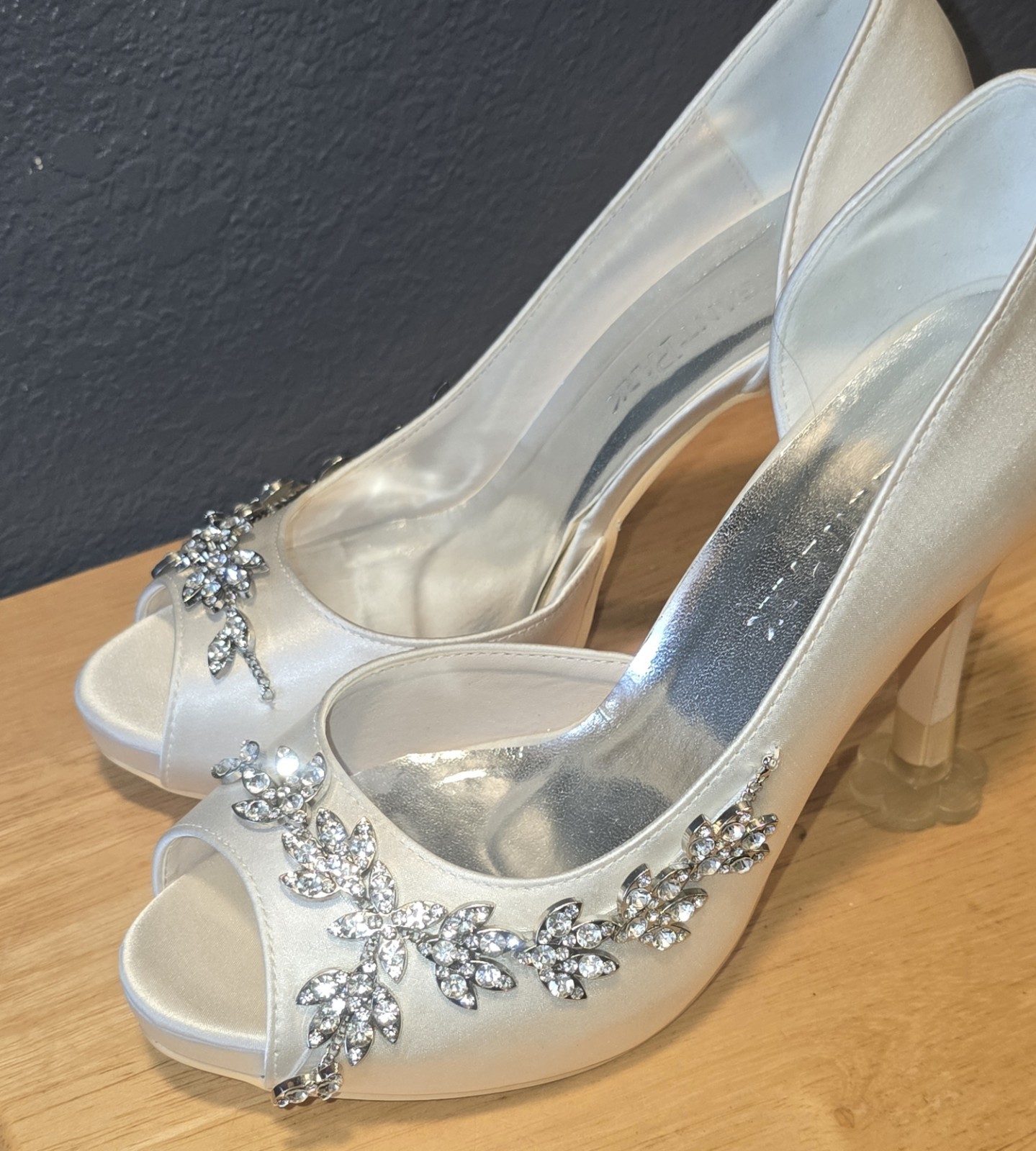 Elegant Park Satin Wedding Shoes For Bride Size 7 Ivory Crystal Vine