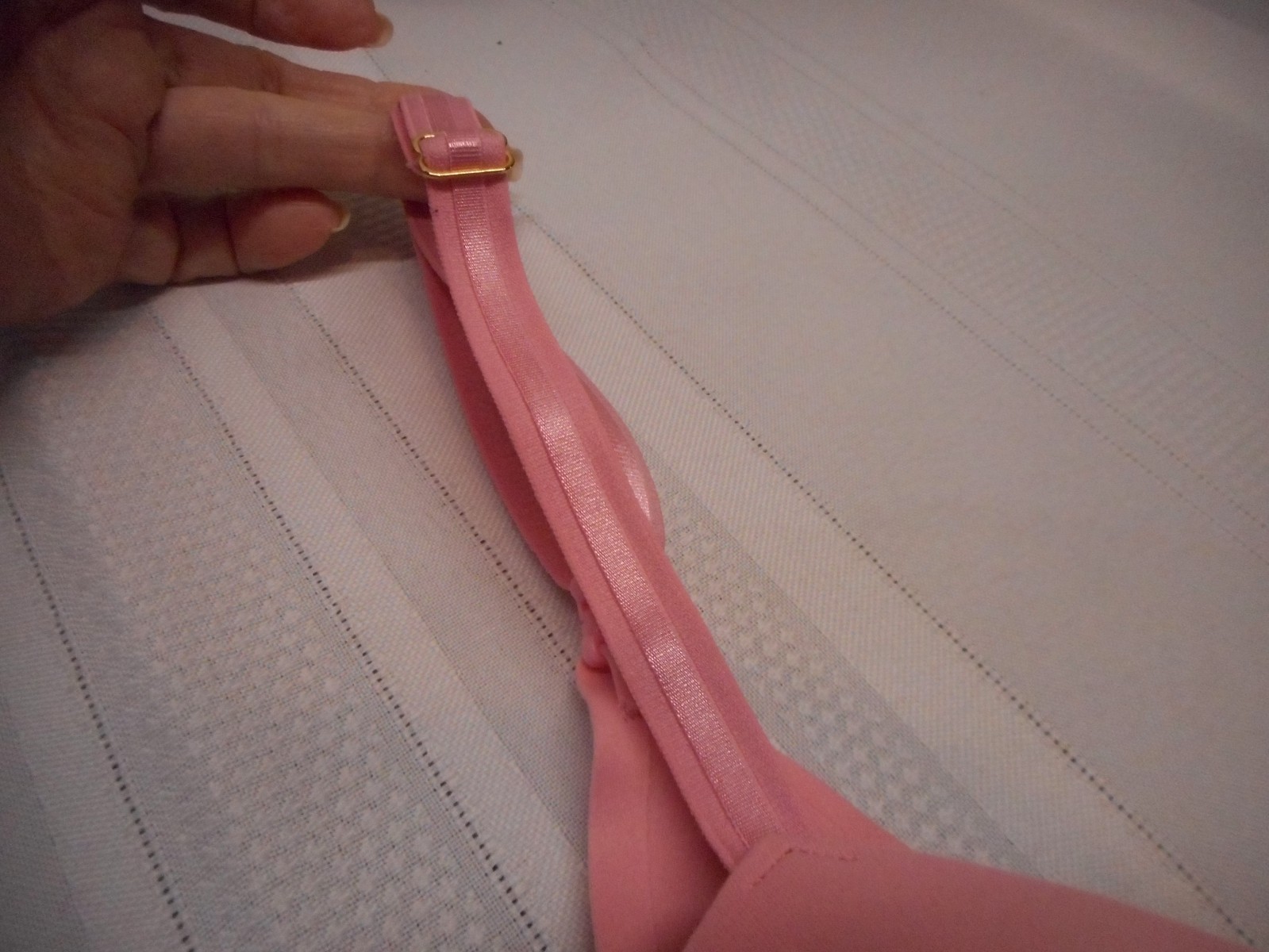 Victoria’s Secret Push-up Bra Underwire 32DD PINK