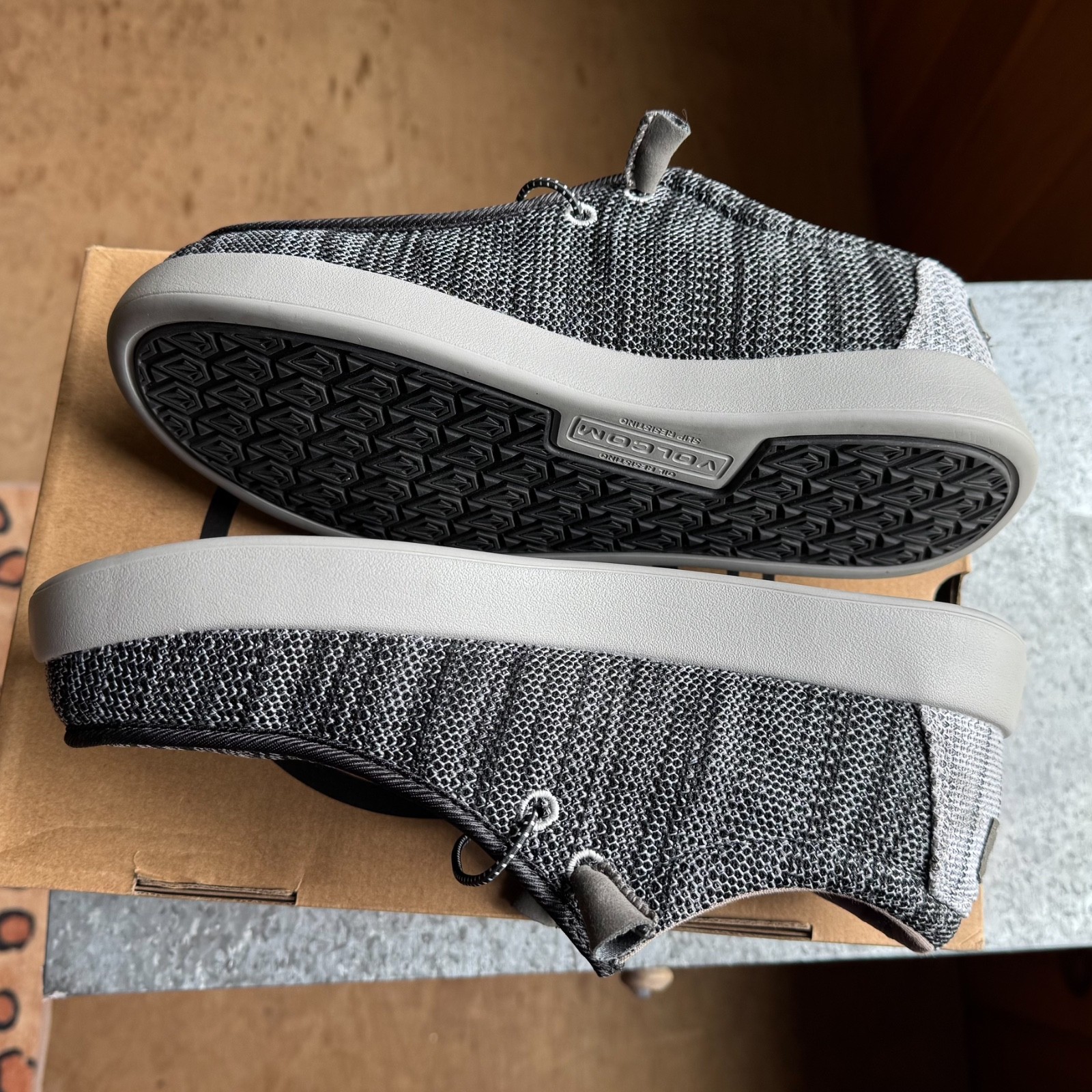 Volcom Chill grey fabric lightweight work shoe composite toe 10 Wide NWB