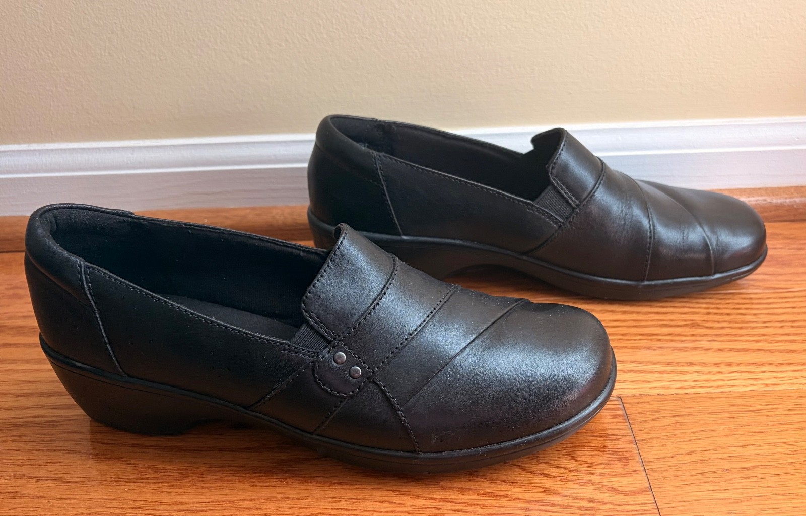 Clarks Angie Pearl Womens Black Leather 64068 Slip On Shoes Soze 8.5