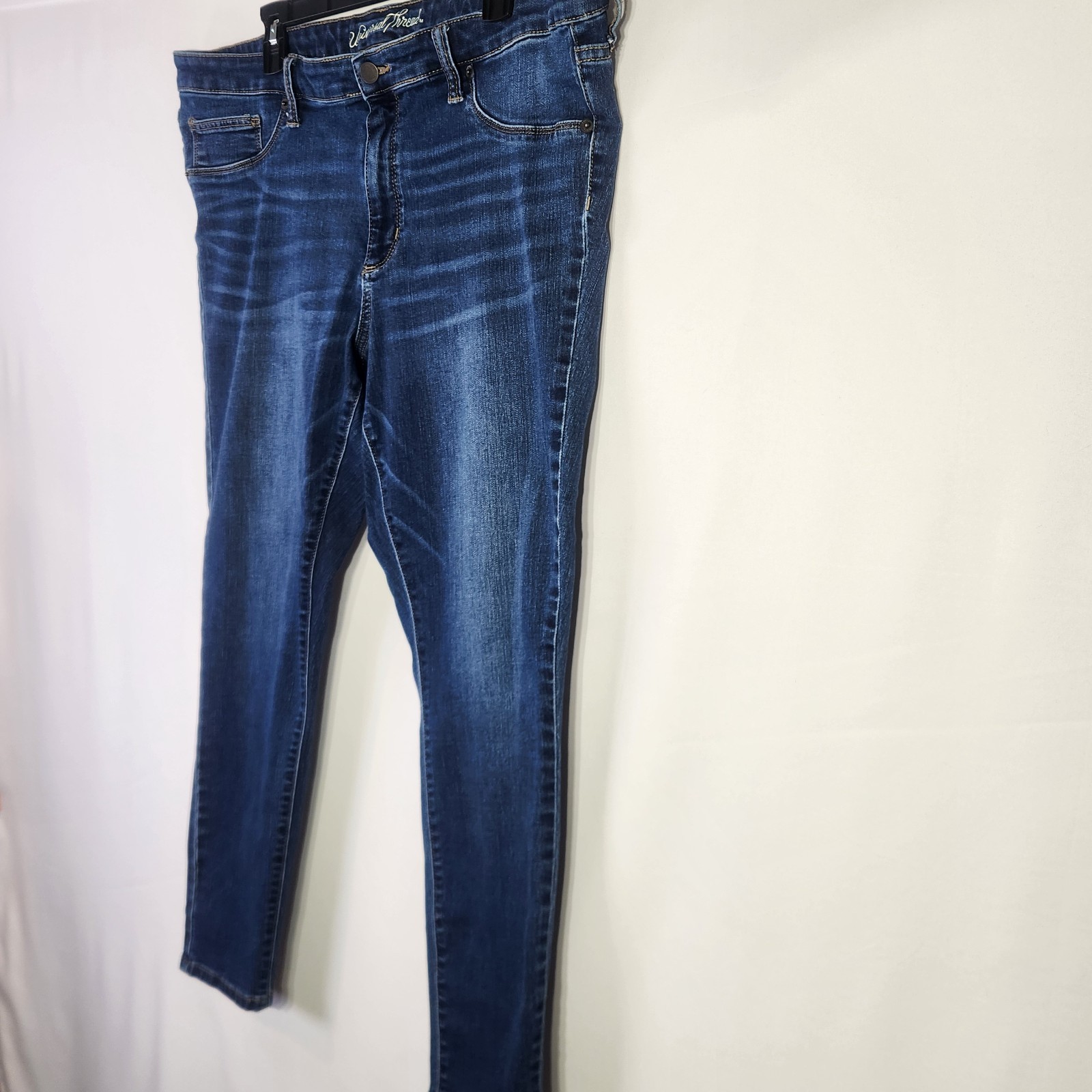 Universal Thread Mid Rise Skinny Jeggings Medium Wash – Size 18