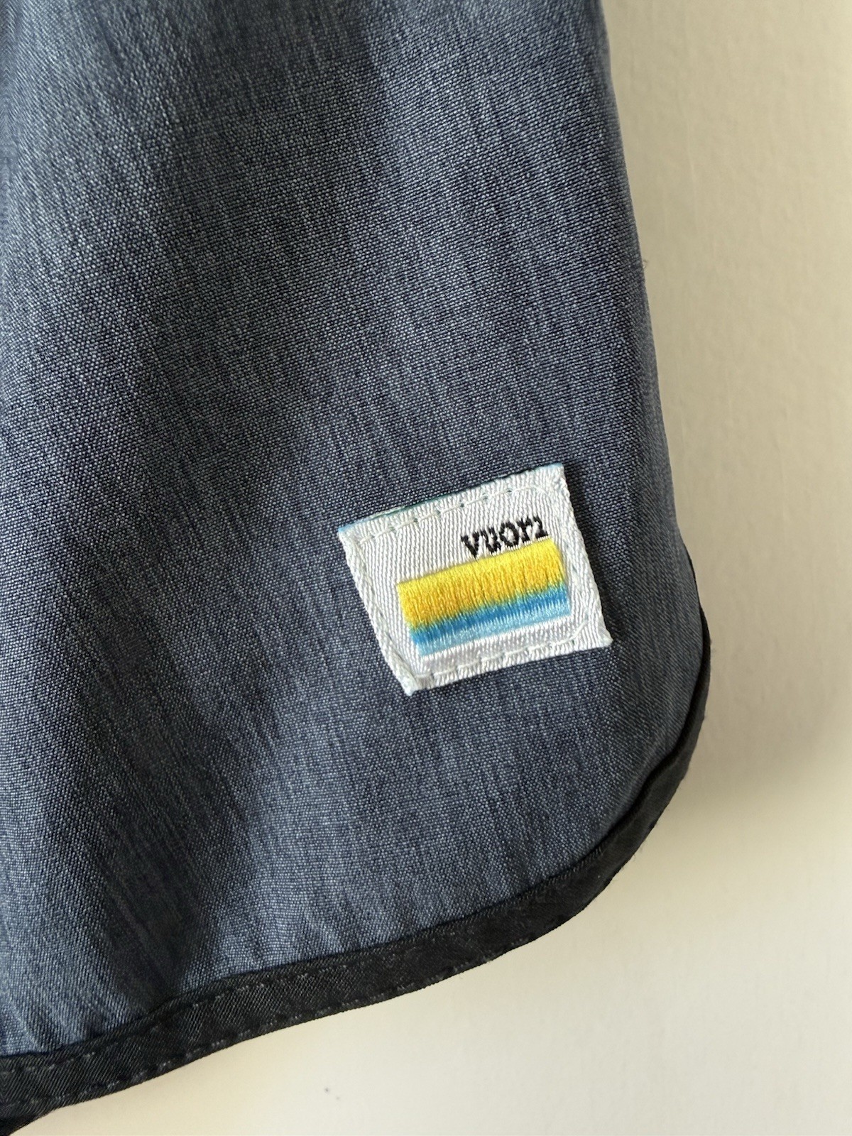 Vuori Mens Medium Performance Shorts Blue Heather 4-Way Stretch Zip Pocket