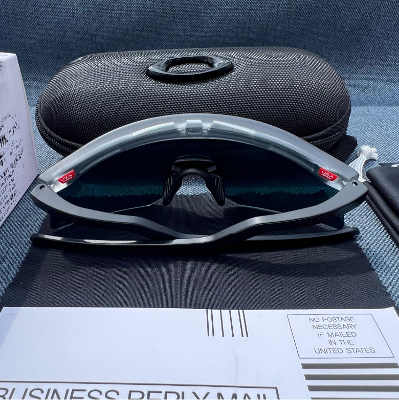 Oakley OO9229-1237 Oakley Hydra Transparent Ink/Prizm Red Iridium Sunglasses
