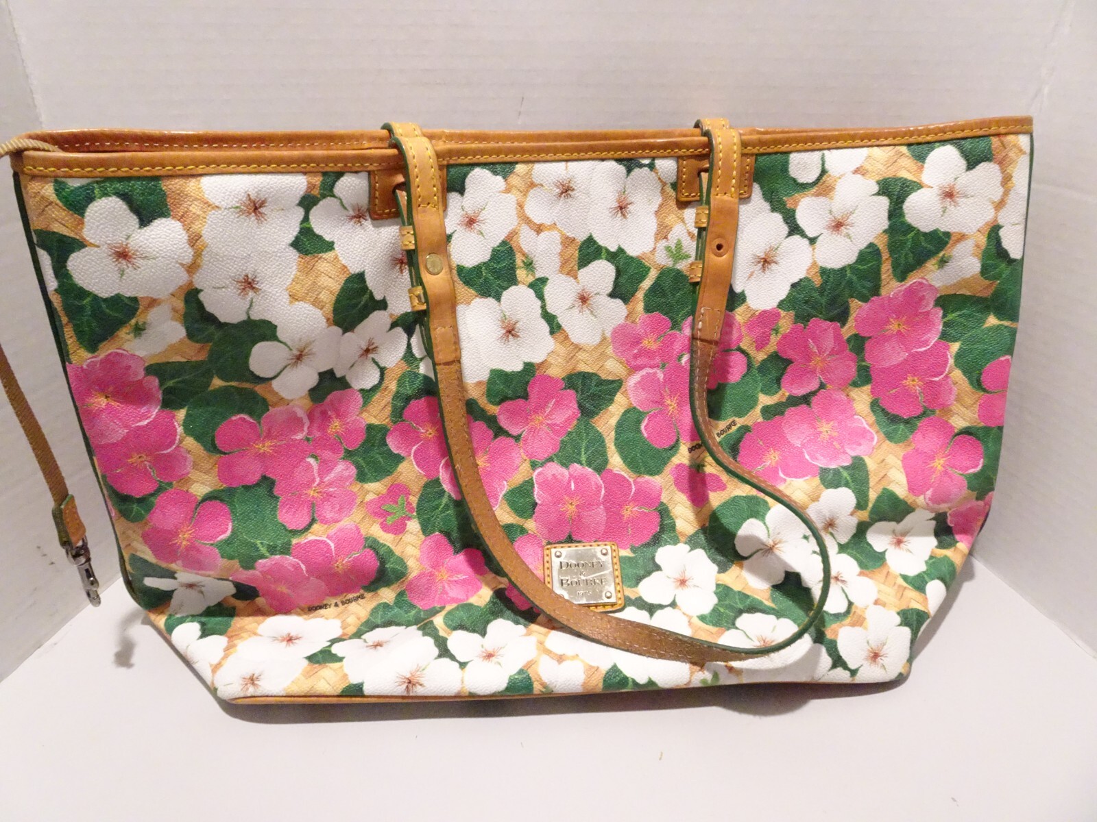 Dooney & Bourke Leisure Large Shopper Tote Pink White Flowers Basketweave Leathe