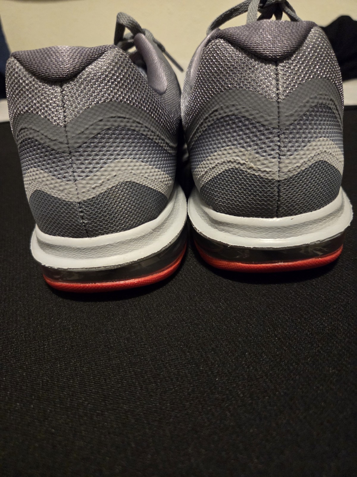 Nike Max DYNASTY2 MAN Size 11.5 BRAND NEW NO BOX GREY RED