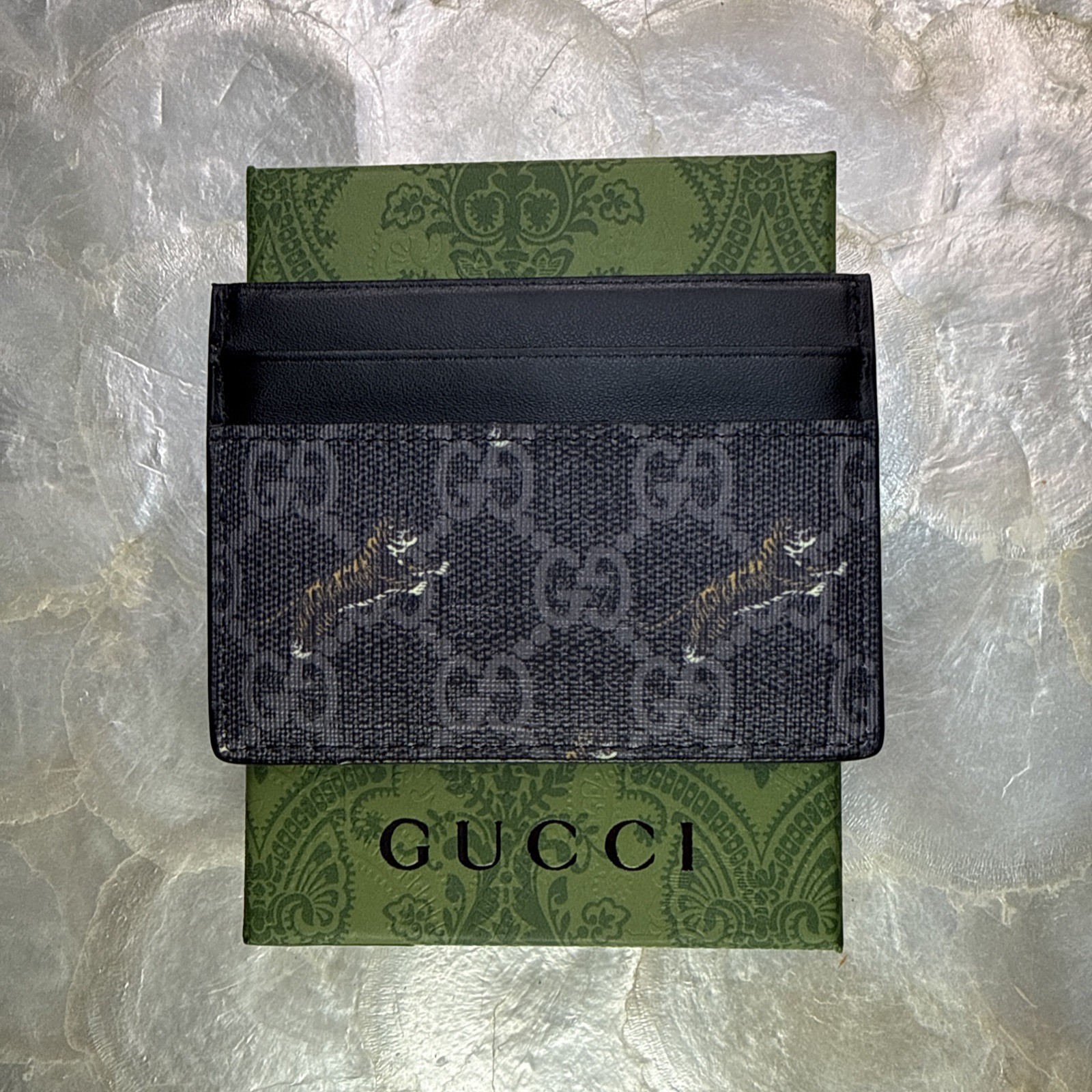 (RARE) GUCCI GG Supreme Monogram Tiger Print Card Holder Black