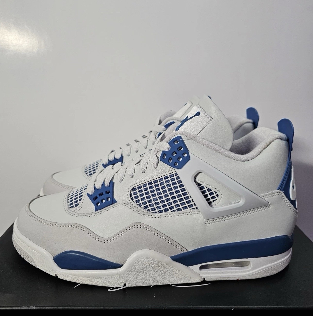 Deadstock Jordan 4 “Military Blue” FV5029-141 Men’s Size 9 New In Box
