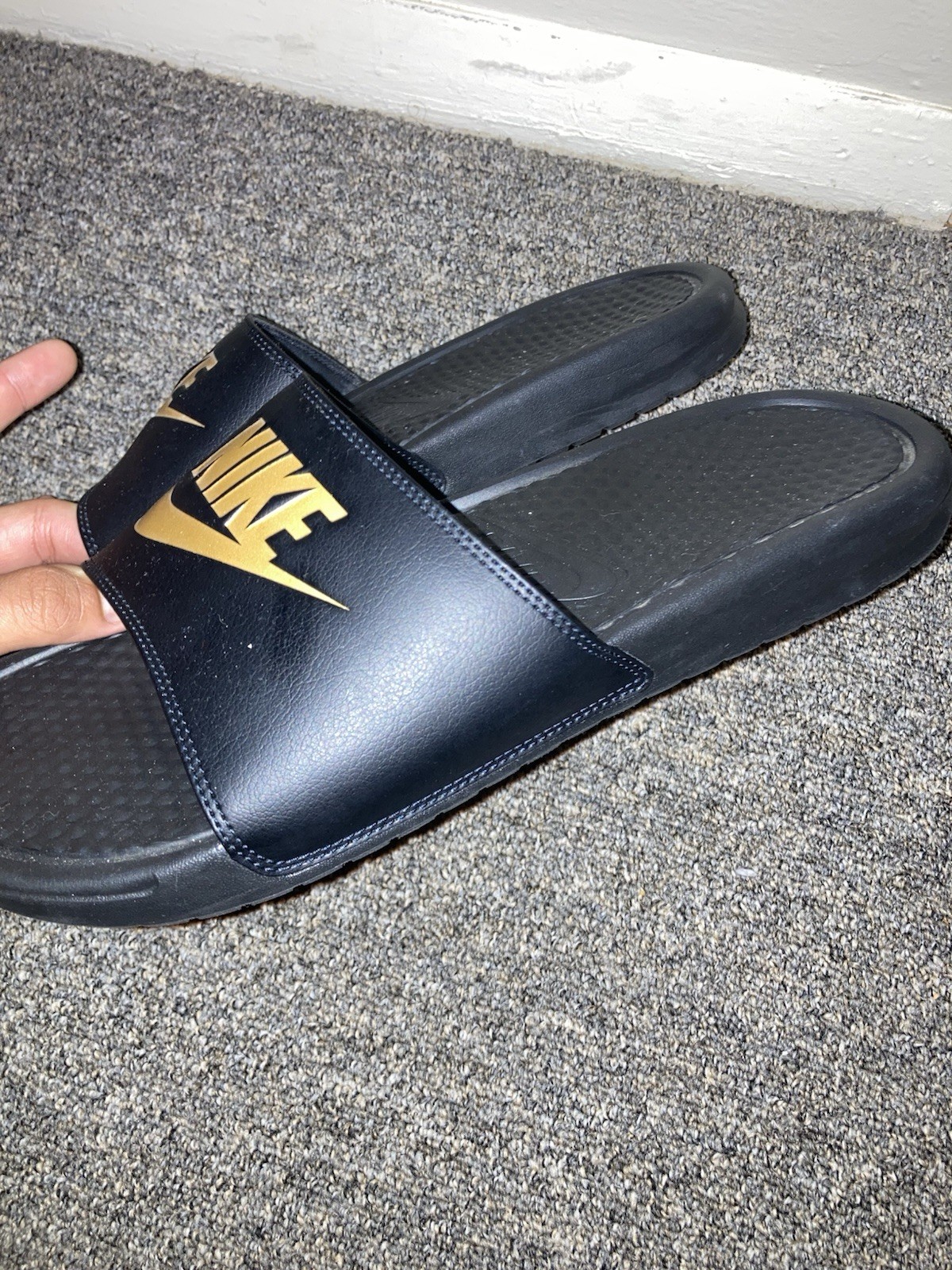 Nike Benassi JDI Men’s Slide Sandals Black/Gold Logo Slip On US 12 Men’s