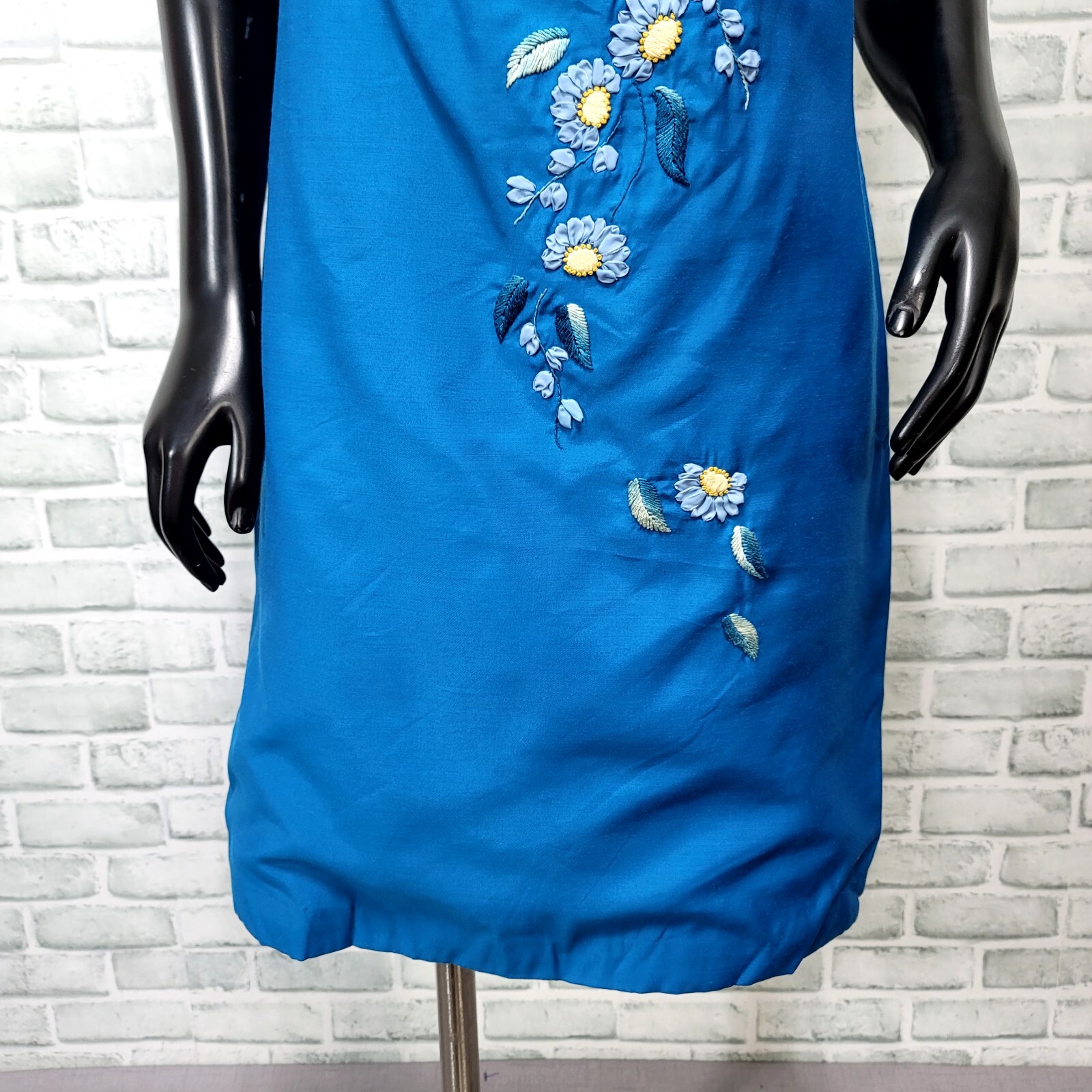Vintage 60s Handmade Blue Floral Embroidery Applique Sleeveless Mod Shift Dress