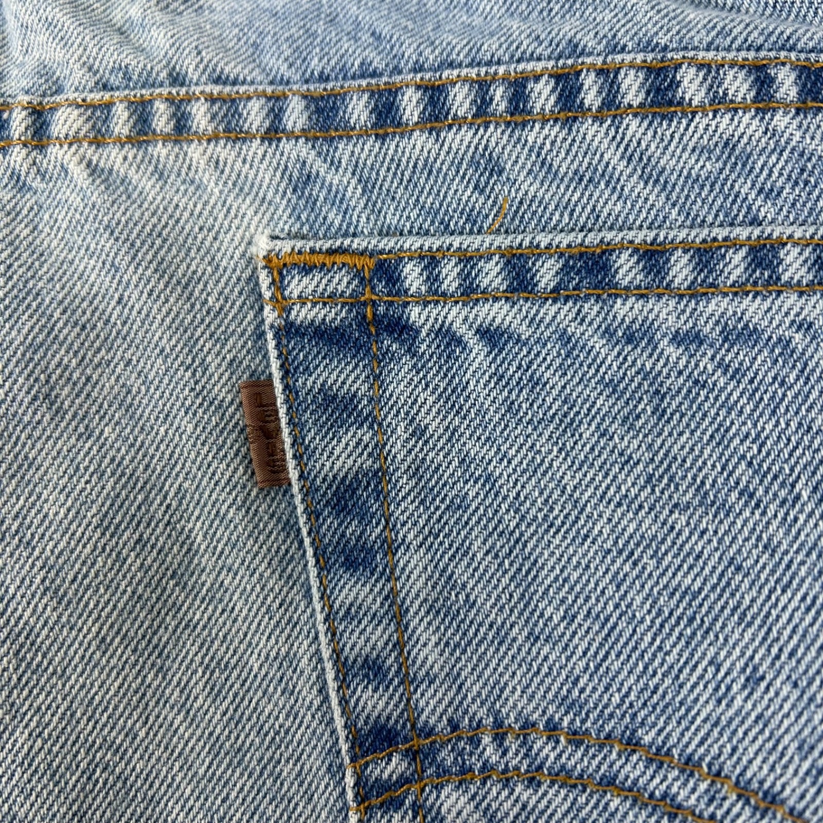 Vtg Levi’s 540 Jeans Men’s 44 x 30 Relaxed Fit Blue Denim Brown Tab Mexico Light