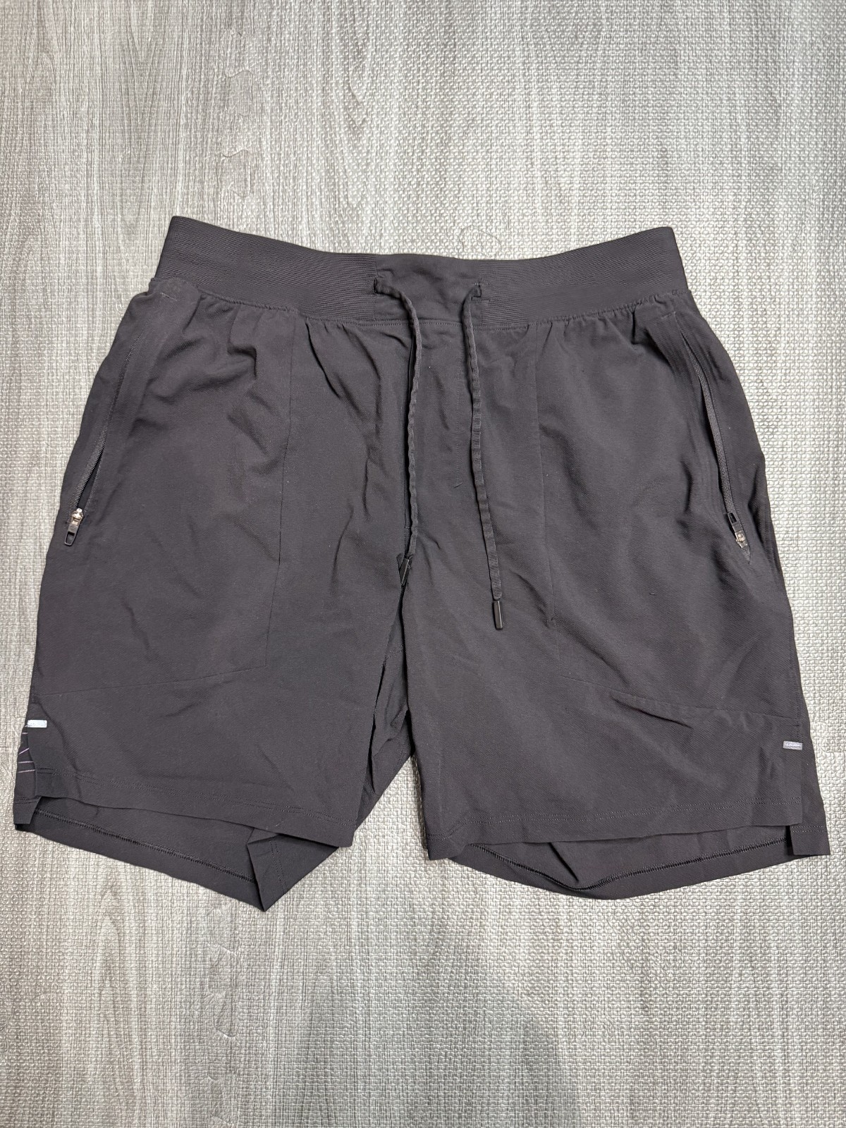 EUC – Lululemon Mens License to Train Shorts *Size MEDIUM* *Black Graphic*