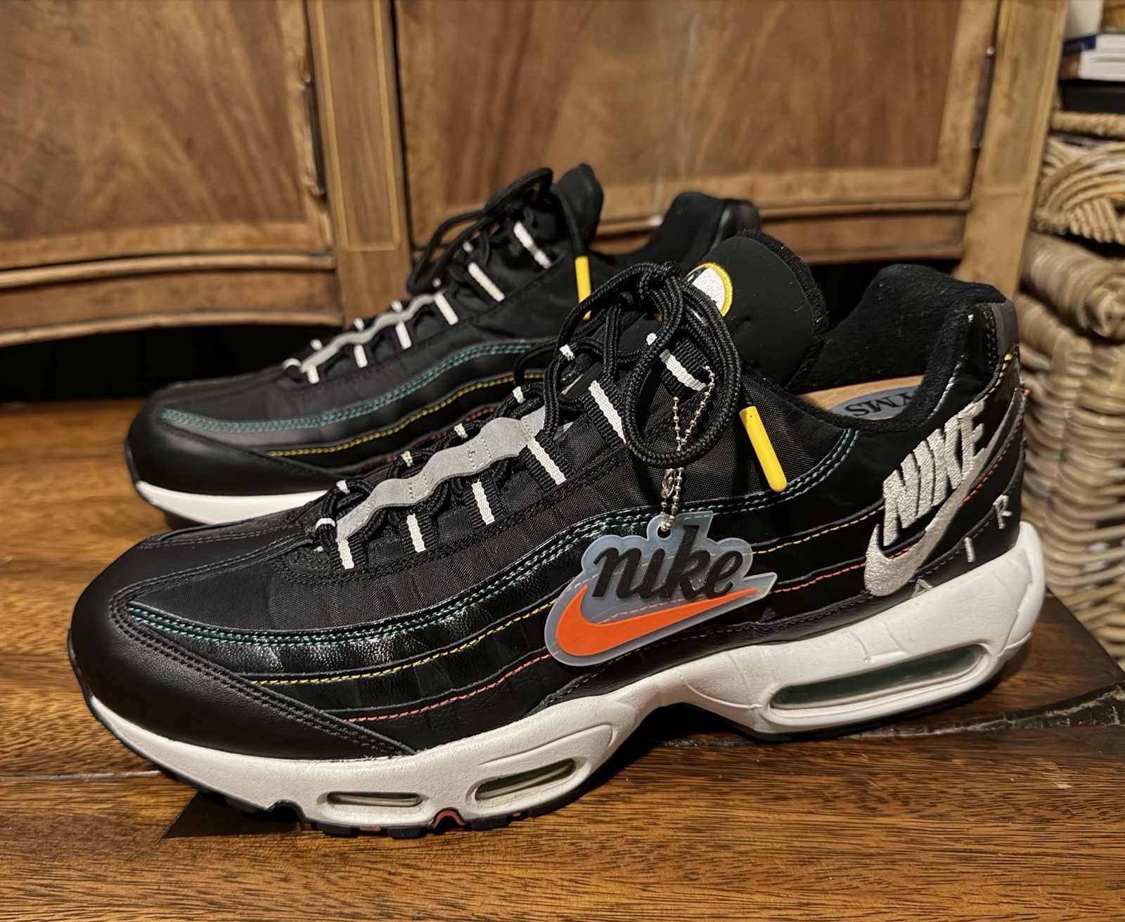 Nike Air Max 95 Se Windbreaker Black-Flash Crimson Sz 11 [AJ2018-023]