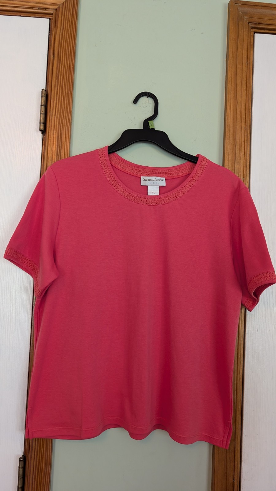 Drapers & Damon’s Set Pants Tan Rayon Nylon Span Coral Tee Crochet Accent PL Euc