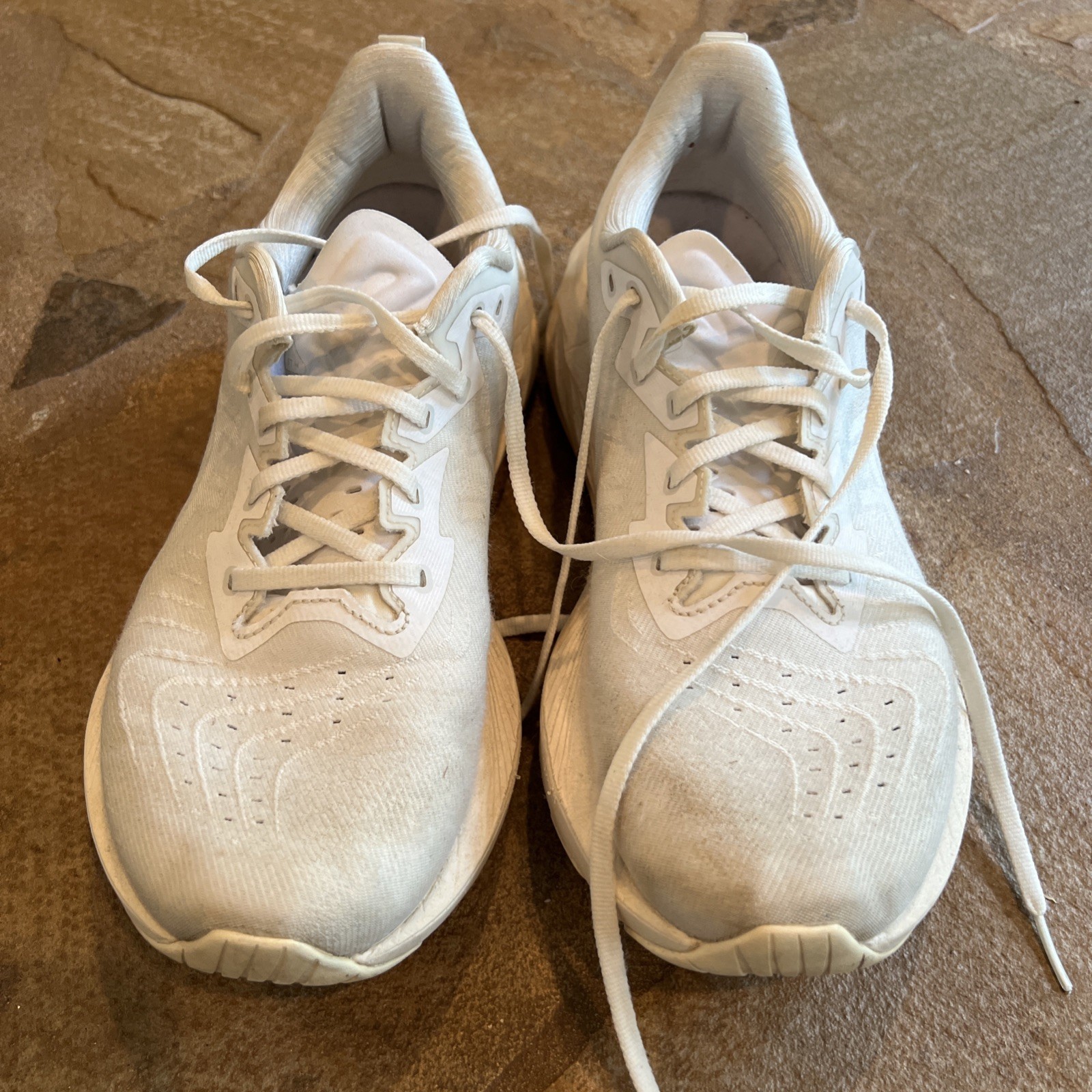 Mens ASICS Novablast 4 White/White Running Shoes. Size 10.5