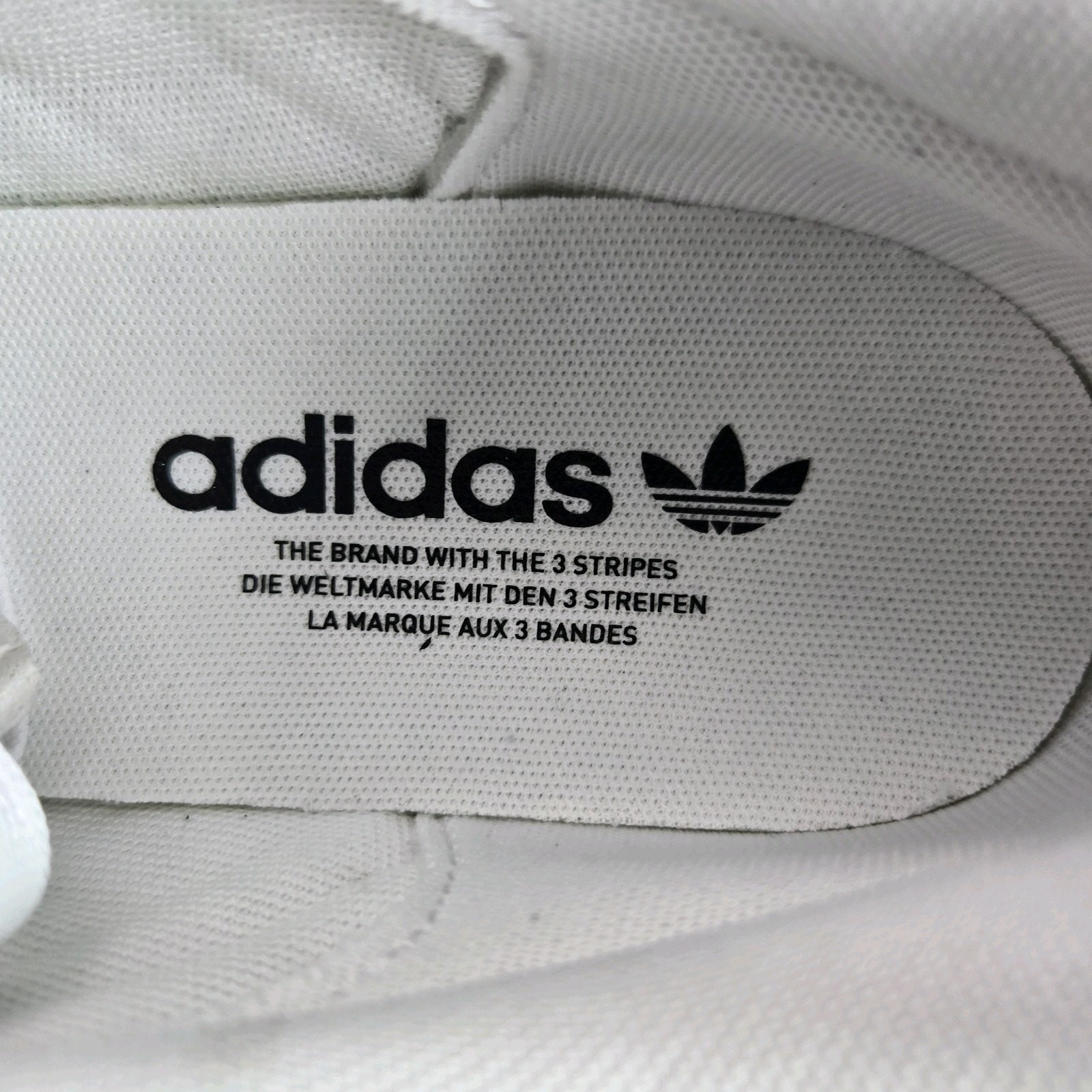 Adidas Predator Mundial Mens Size 10 Sneakers Shoes White Black Gum JH9493