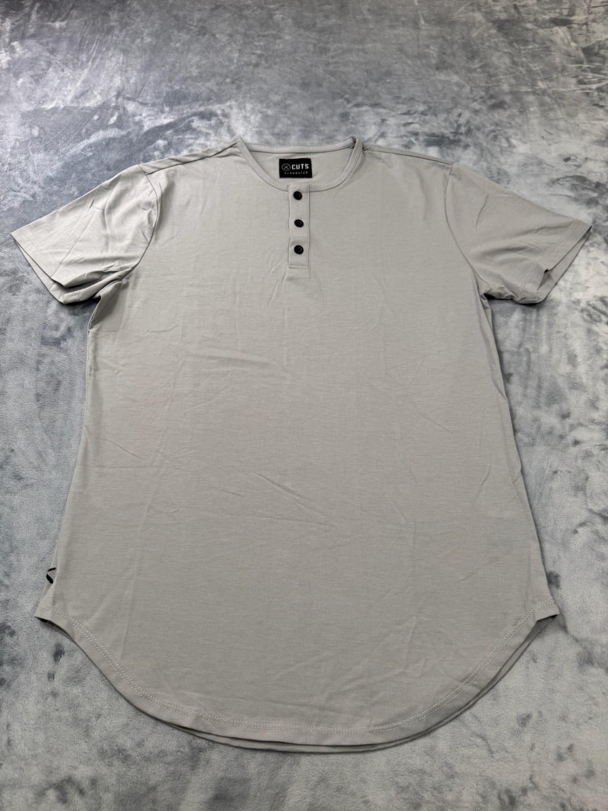 CUTS Clothing Men’s Elongated Henley T-Shirt Pyca Pro