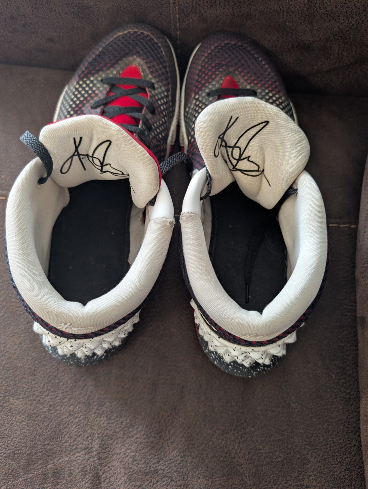 Nike Kyrie 1(Venom )Men’s Basketball Shoes Size 11.5