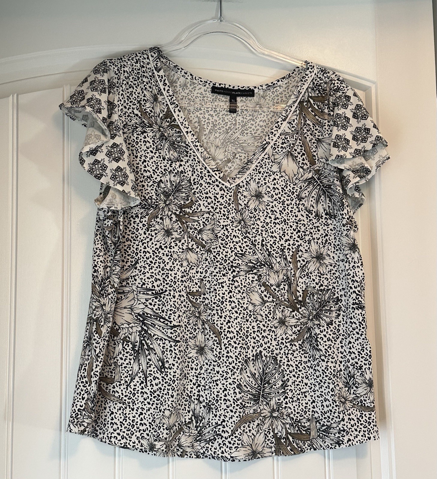 White House Black Market V Neck Short Flutter Sleeve Floral Animal Print Top XL