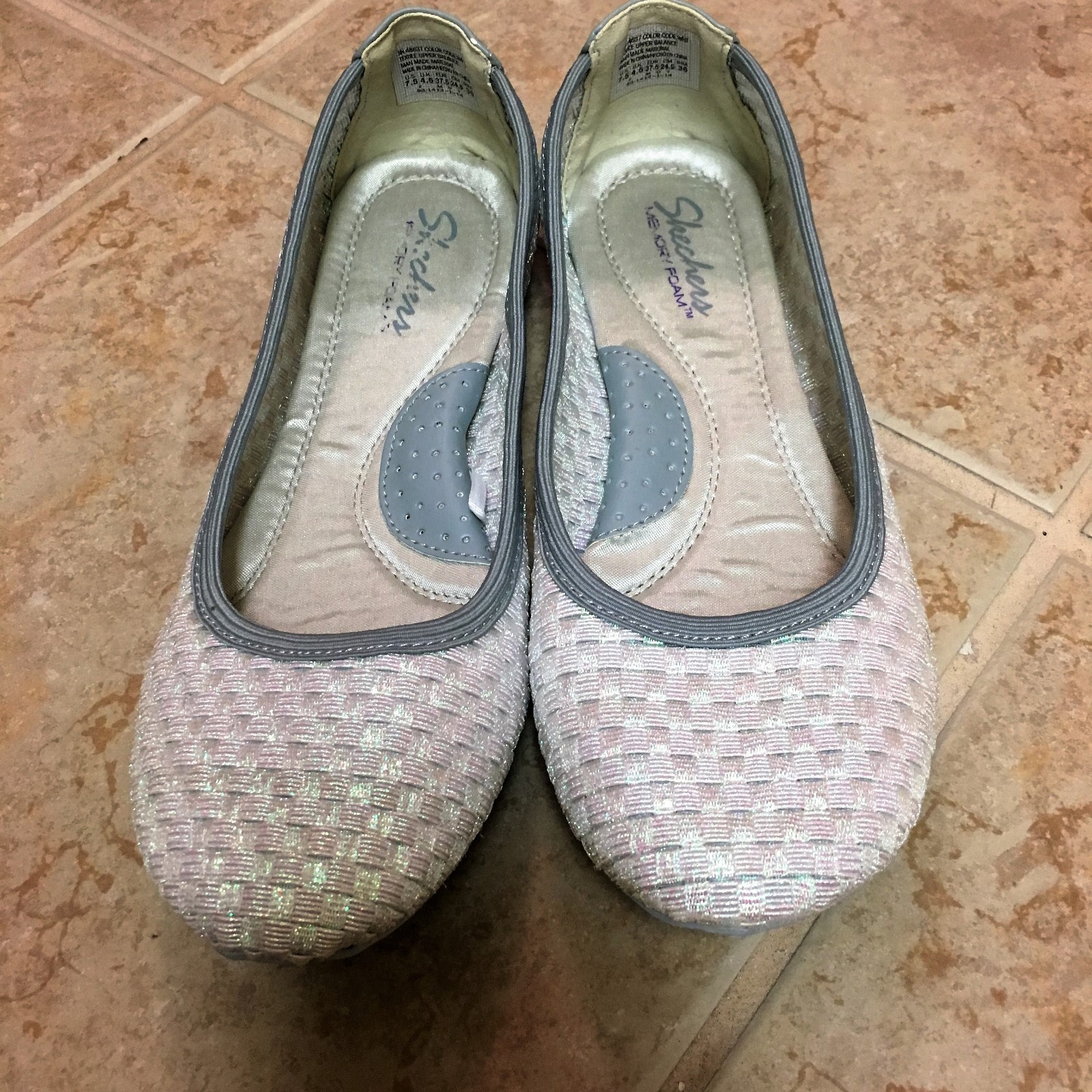 SHOES, SKECHERS, SIZE 7.5, WHITE,COMFORT, FLAT, (0 TO 1/2IN), MEDIUM (B,M)