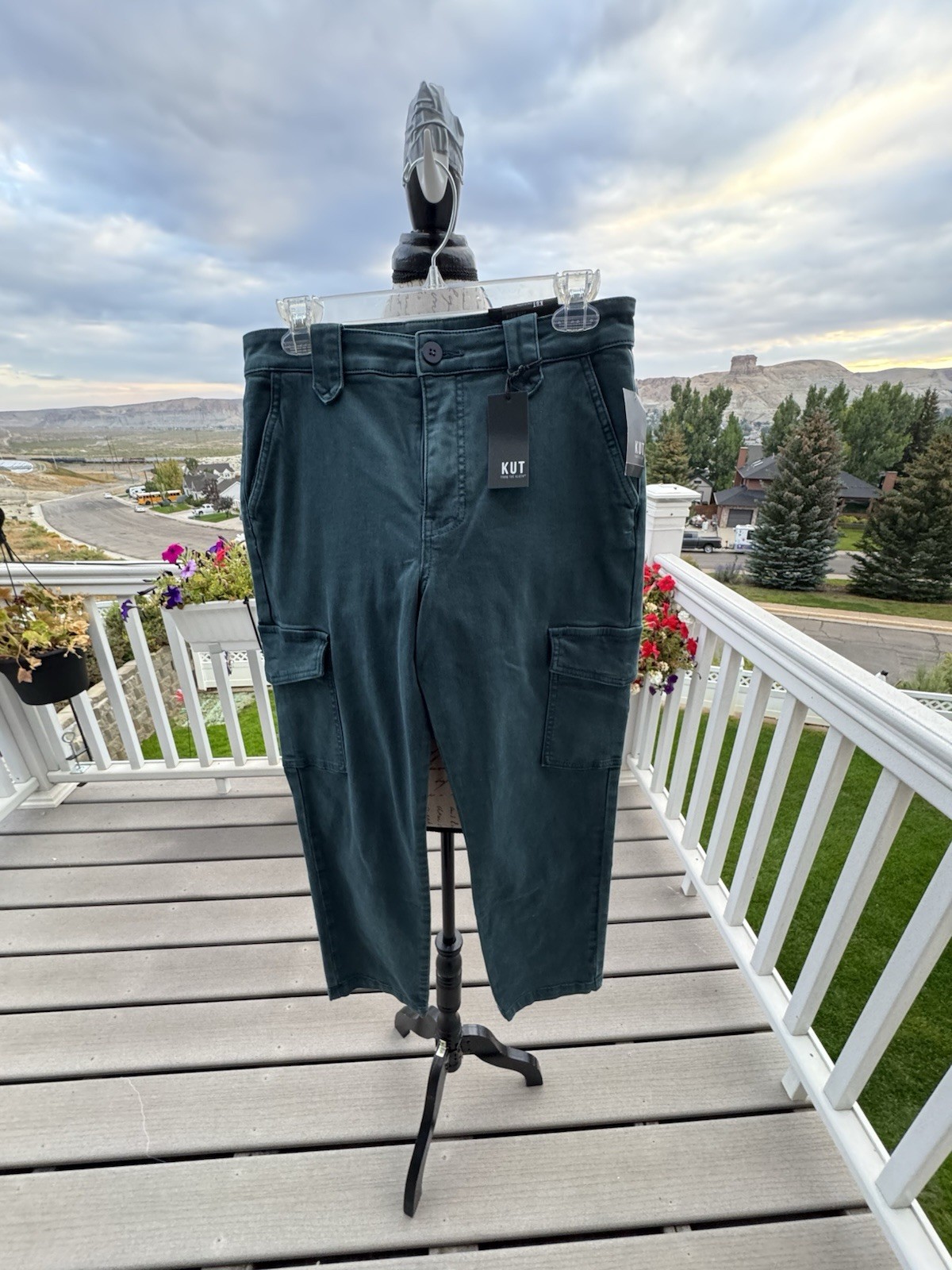 KUT FROM THE CLOTH, SZ 8, PINE GREEN PANTS, CROP LENGTH, EXCELLENT NEW W/TAGS A+